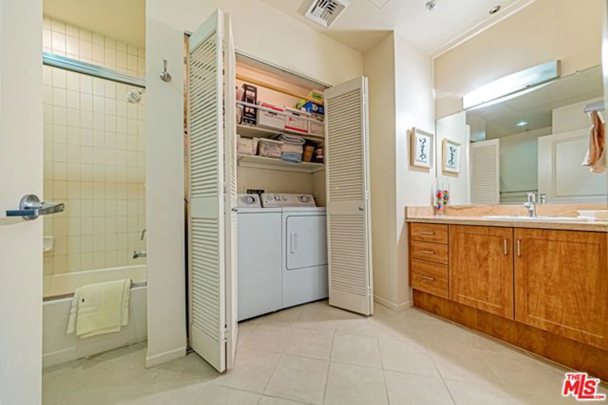 Property Slideshow image 18 of 33 | 267 s san pedro st unit 608, Los Angeles, CA, 90012