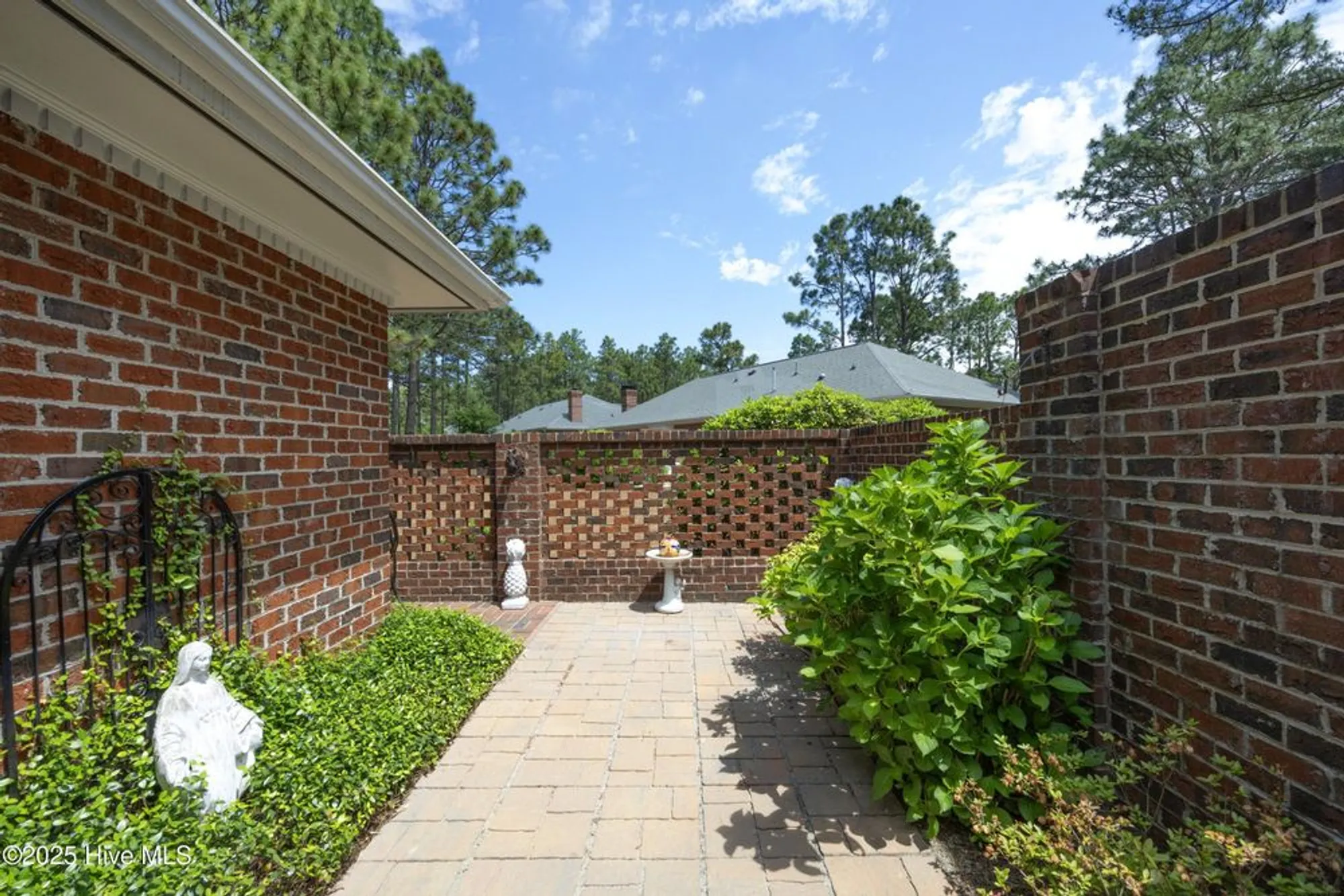 Property Slideshow image 36 of 45 | 3 drayton ct, Southern Pines, NC, 28387