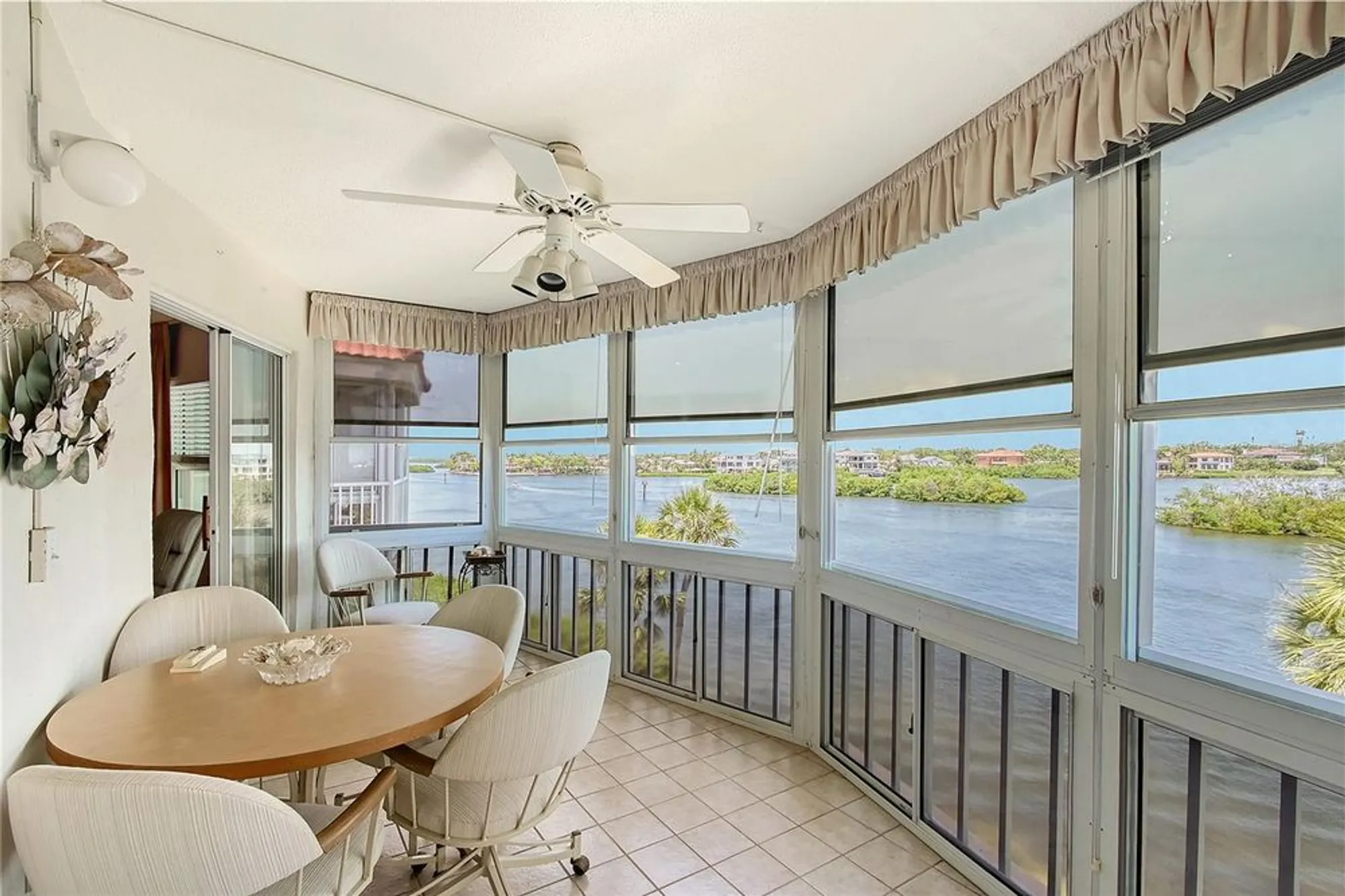 Property Slideshow image 7 of 37 | 1350 n portofino dr apt 402, Sarasota, FL, 34242