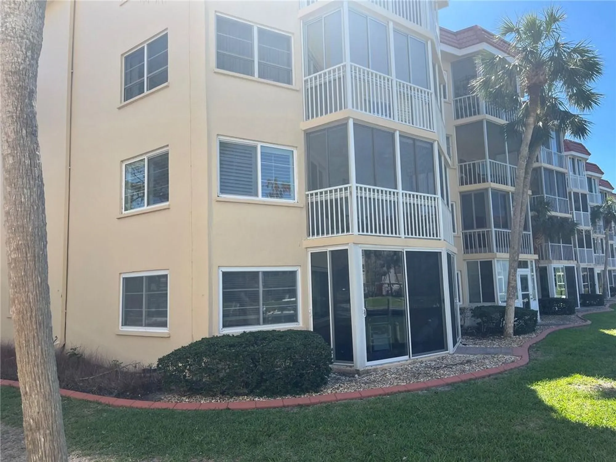 Property Slideshow image 7 of 32 | 1257 s portofino dr apt 208, Sarasota, FL, 34242