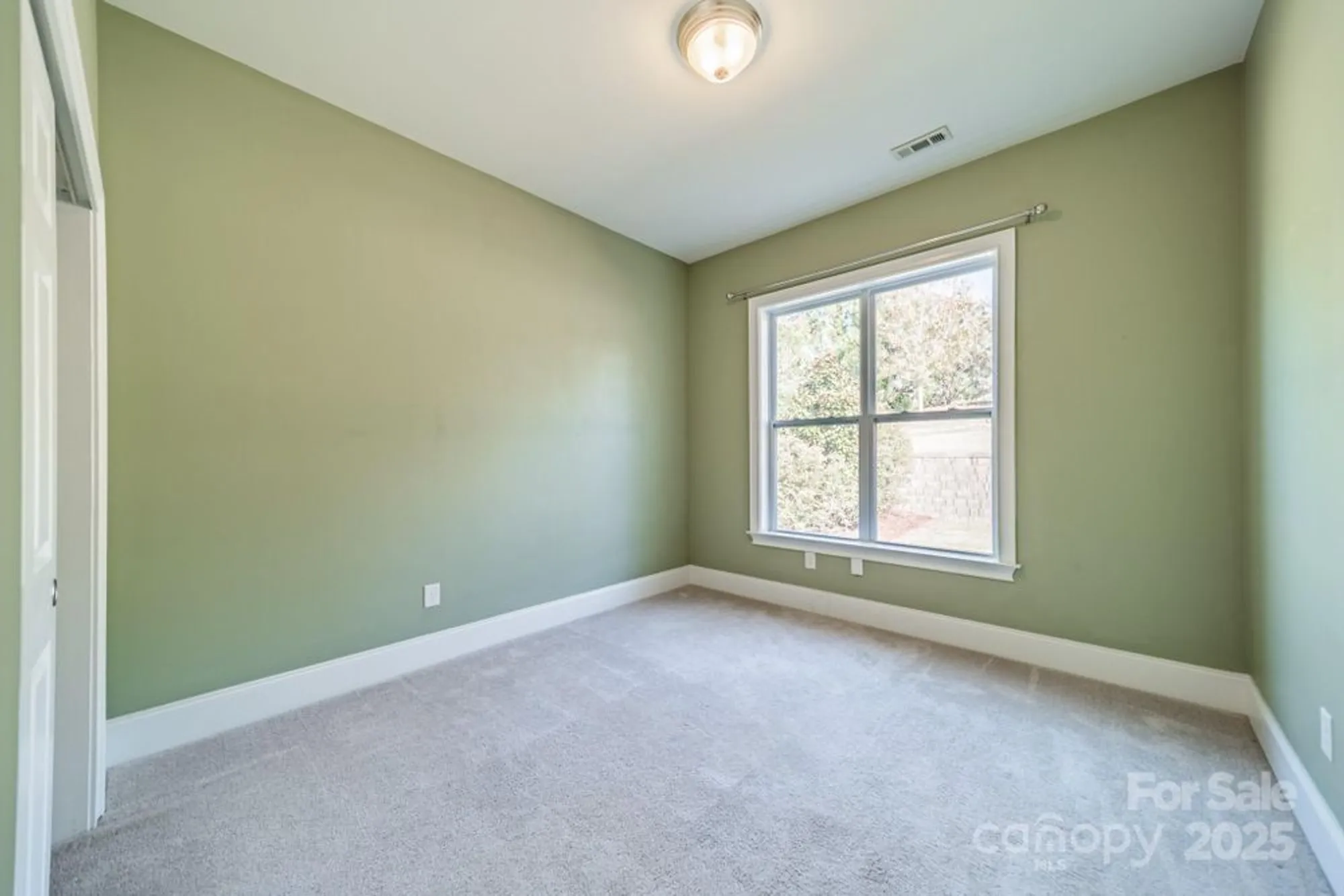 Property Slideshow image 33 of 44 | 15016 high bluff ct, Charlotte, NC, 28278