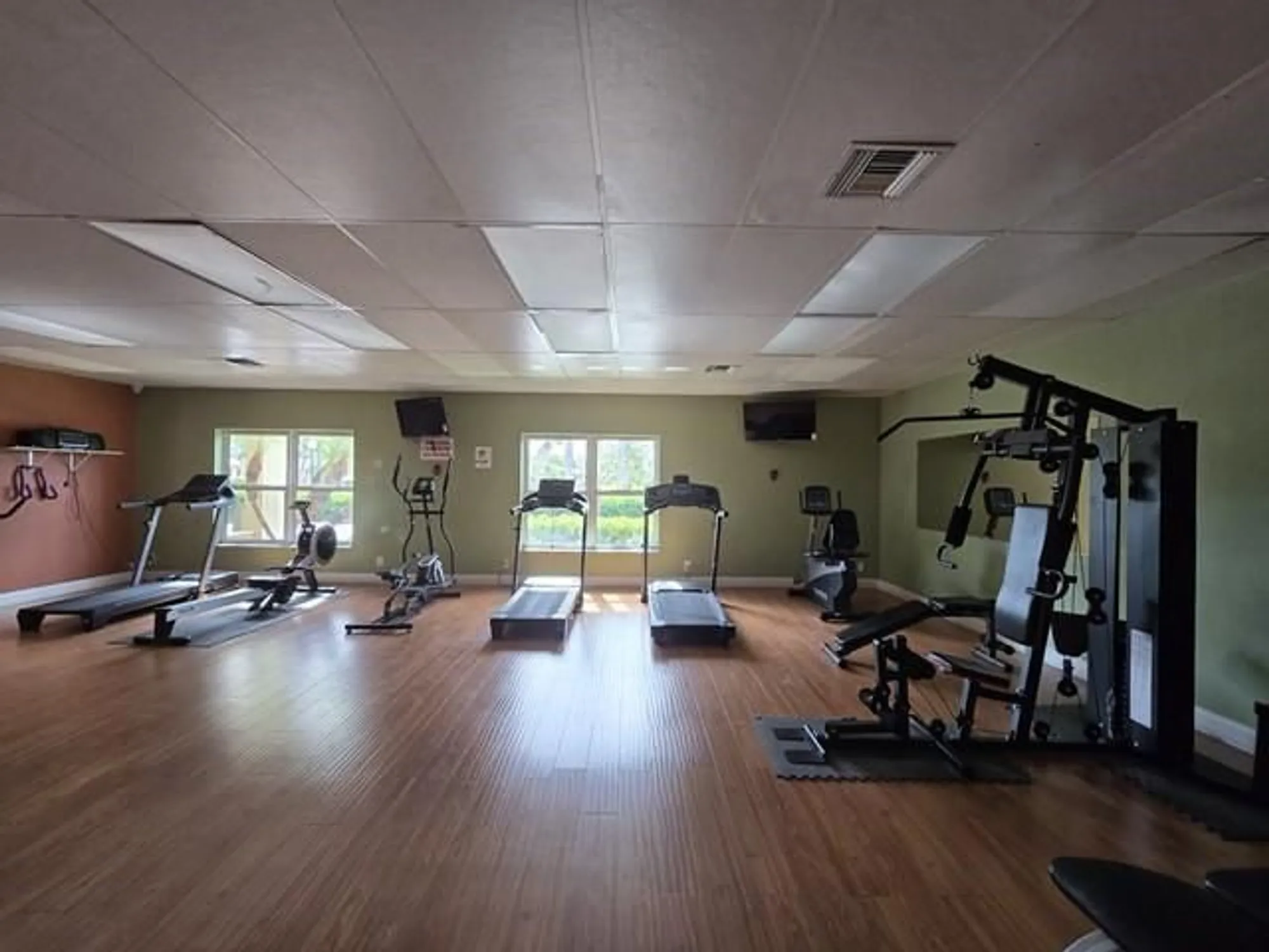 Property Slideshow image 24 of 30 | 2950 crosley dr i, West Palm Beach, FL, 33415