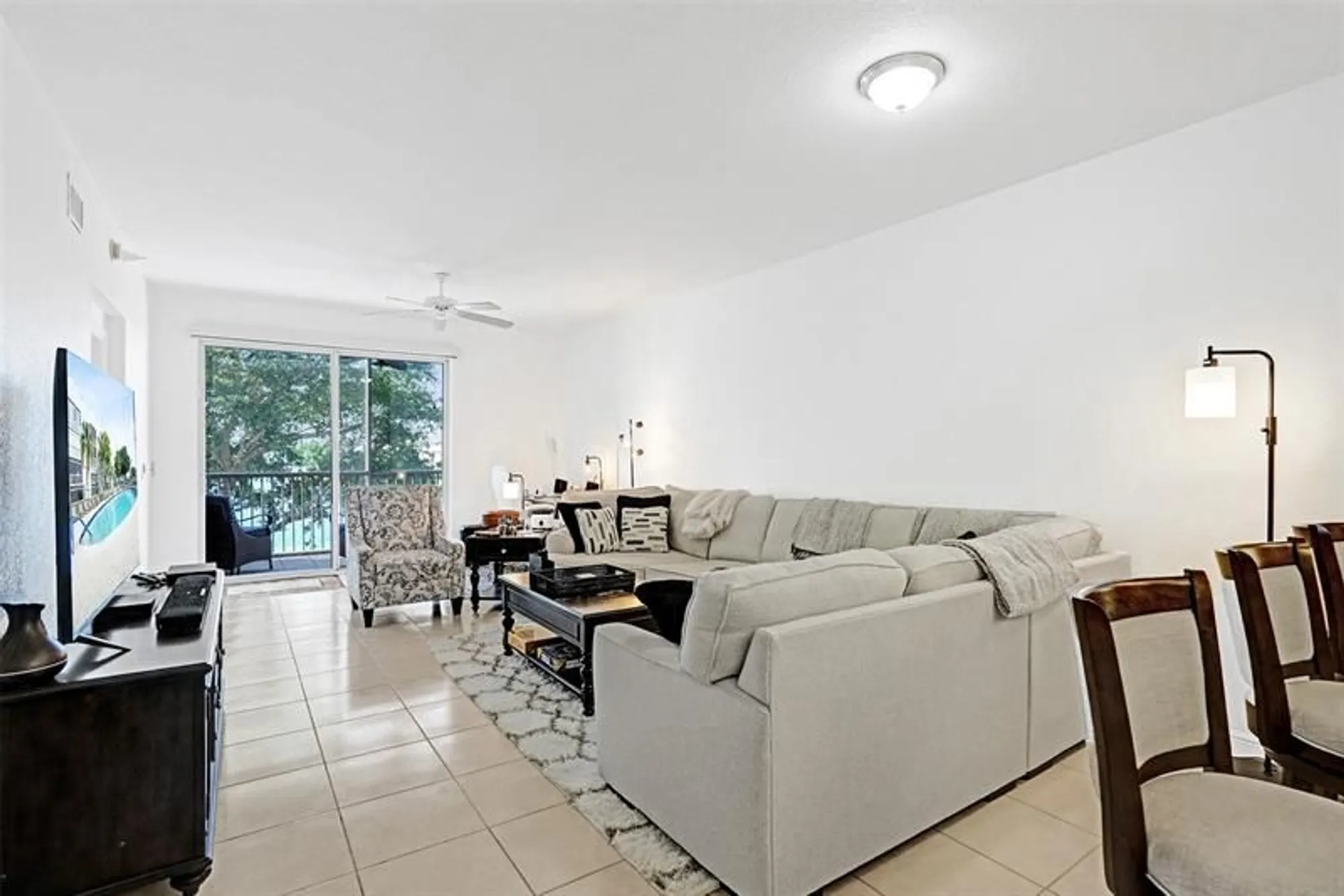 Property Slideshow image 11 of 43 | 7623 southampton ter apt 302, Tamarac, FL, 33321