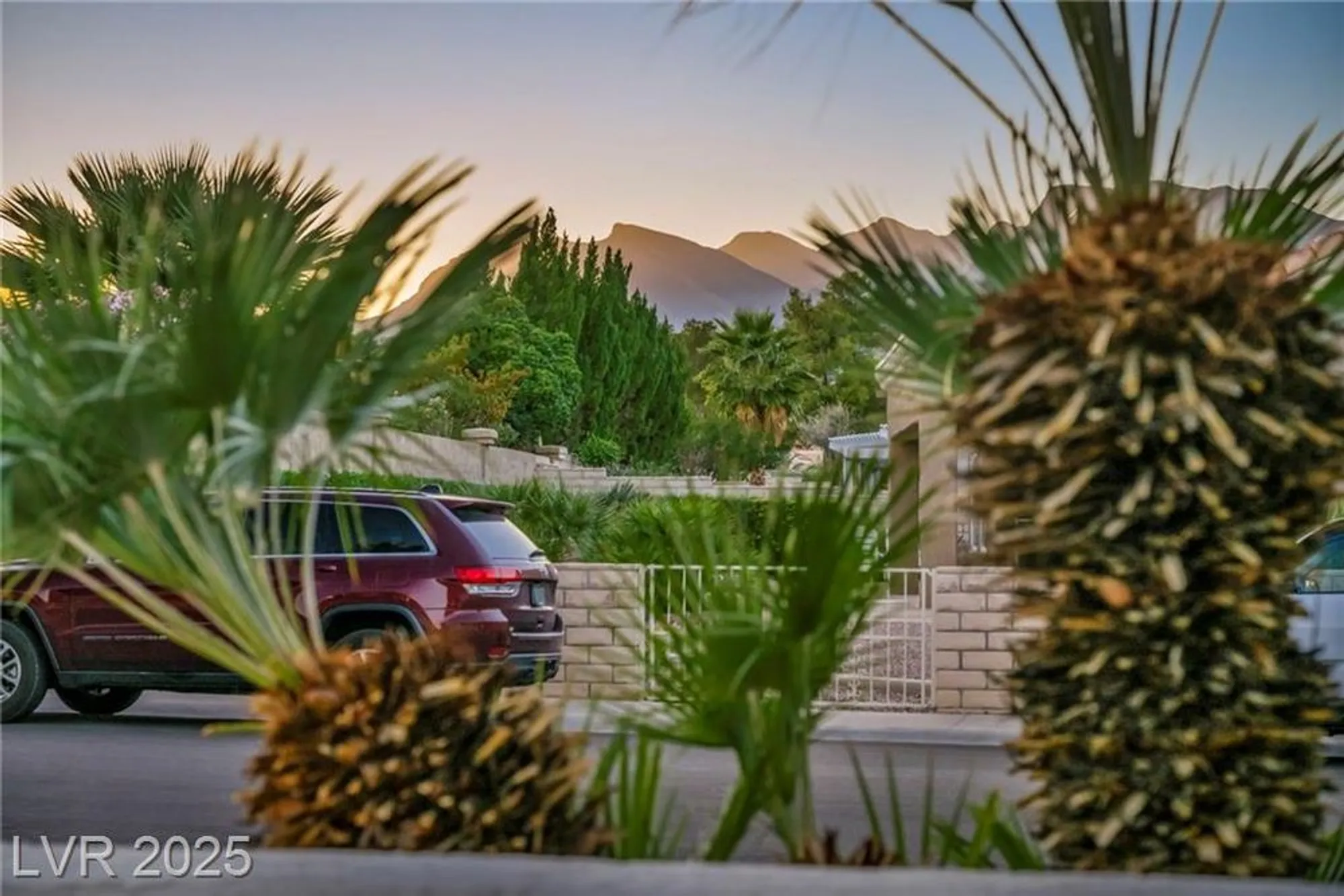 Property Slideshow image 53 of 70 | 2920 crown ridge dr, Las Vegas, NV, 89134