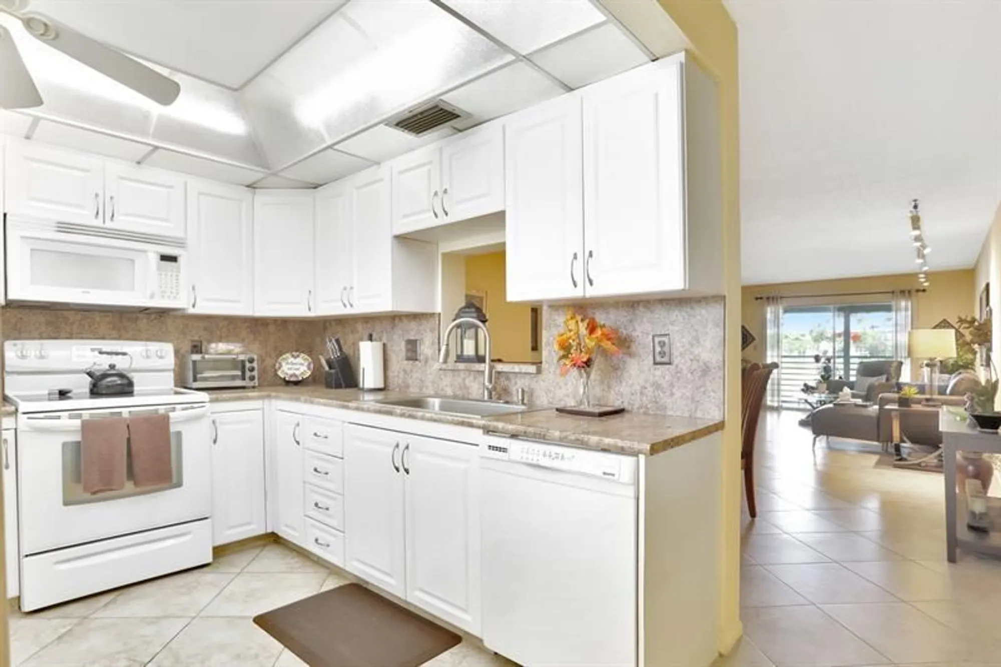 Property Slideshow image 4 of 65 | 3202 portofino pt b2, Coconut Creek, FL, 33066
