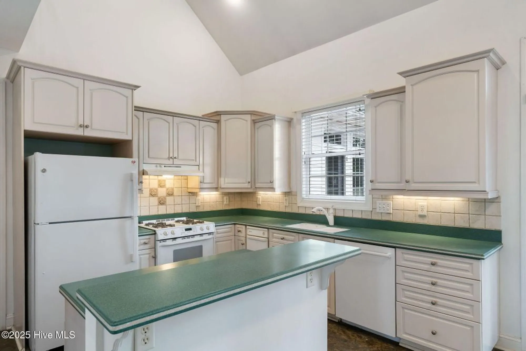 Property Slideshow image 16 of 86 | 4103 kittiwake ct, Southport, NC, 28461