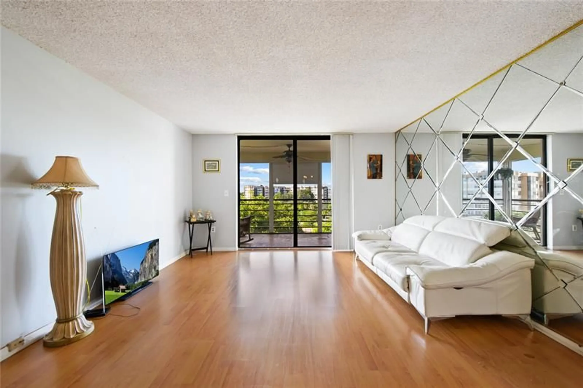 Property Slideshow image 6 of 28 | 1400 saint charles pl 615, Pembroke Pines, FL, 33026