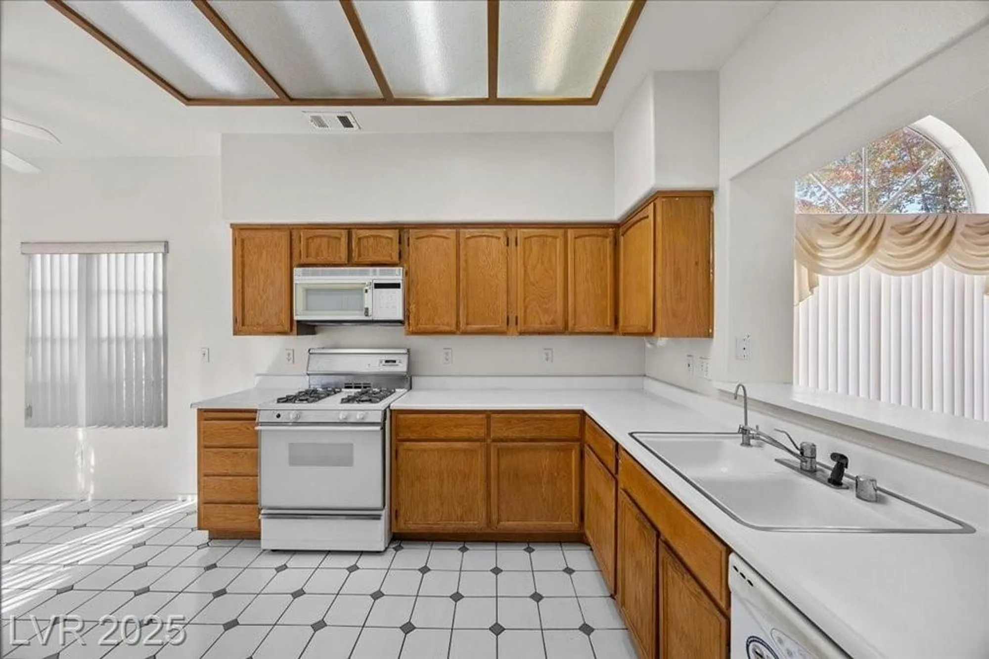 Property Slideshow image 10 of 41 | 4890 el capote dr, Las Vegas, NV, 89147