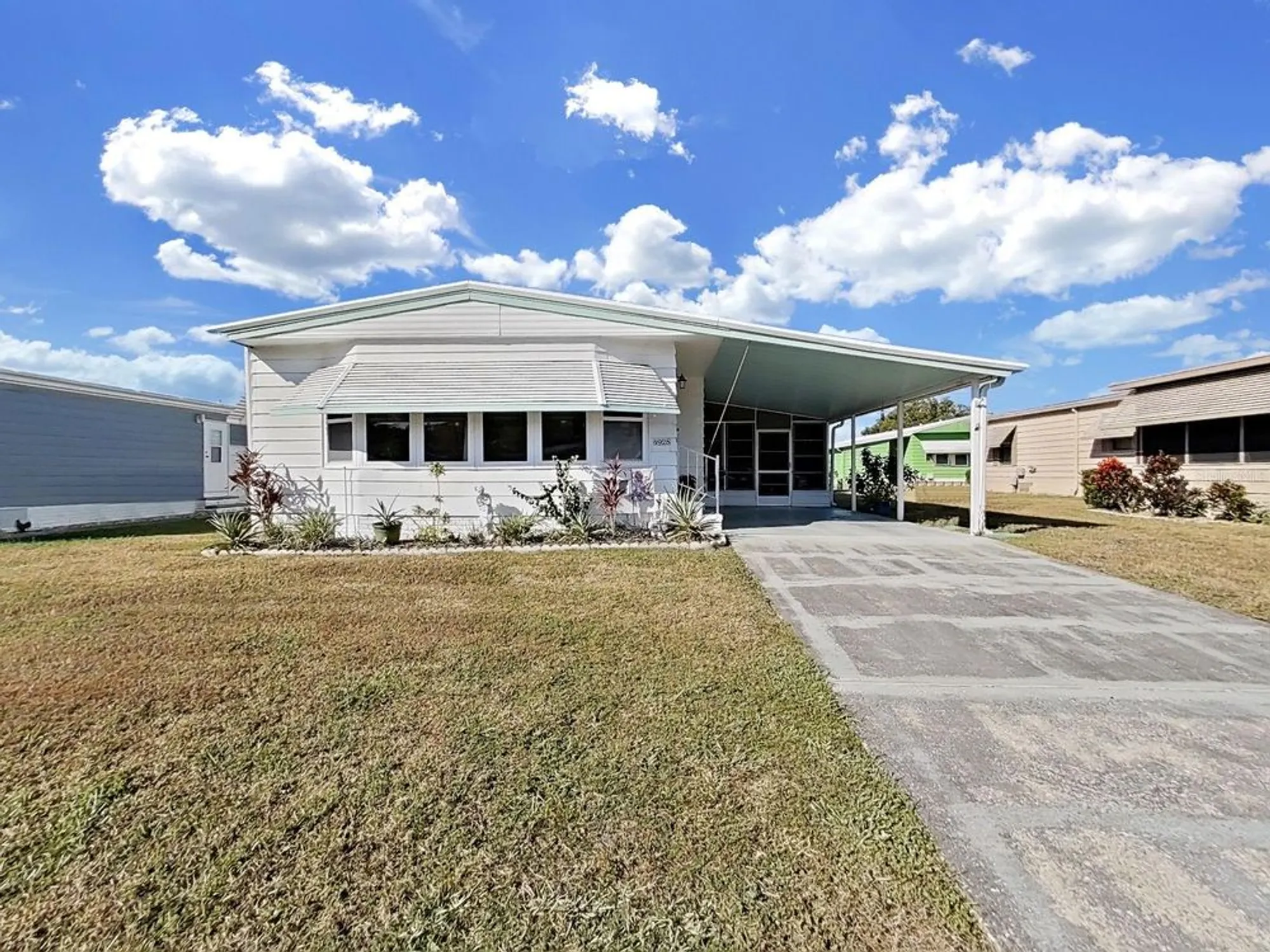 Property Slideshow image 2 of 45 | 4928 foxdale dr, Lakeland, FL, 33810