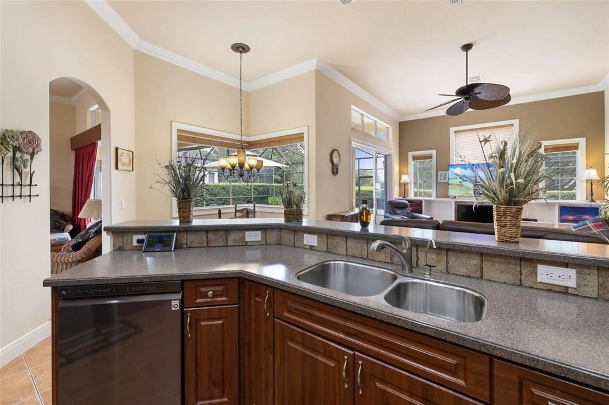Property Slideshow image 9 of 61 | 8308 mobile cir, Weeki Wachee, FL, 34613