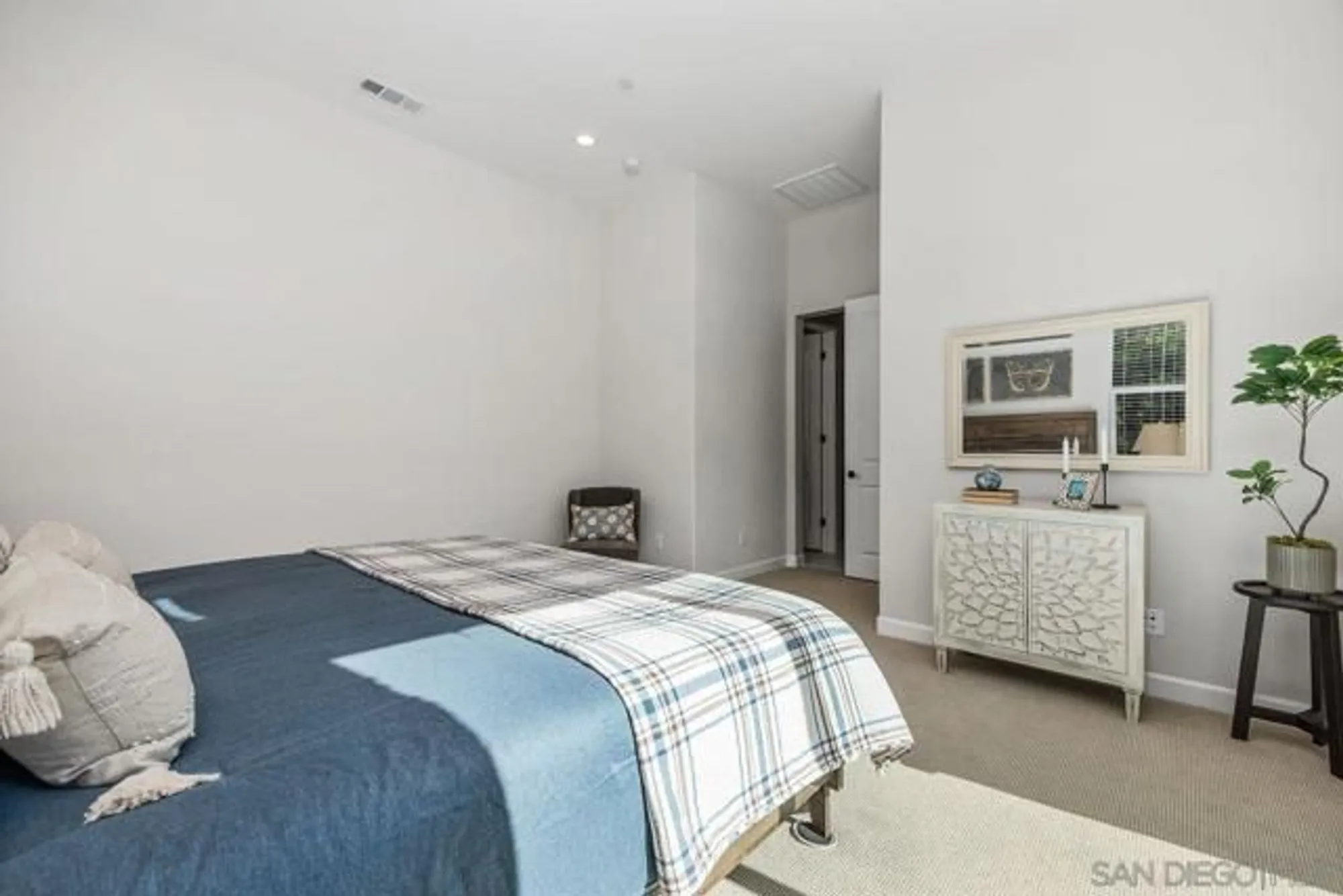 Property Slideshow image 18 of 37 | 12609 elizabeth way, San Diego, CA, 92129