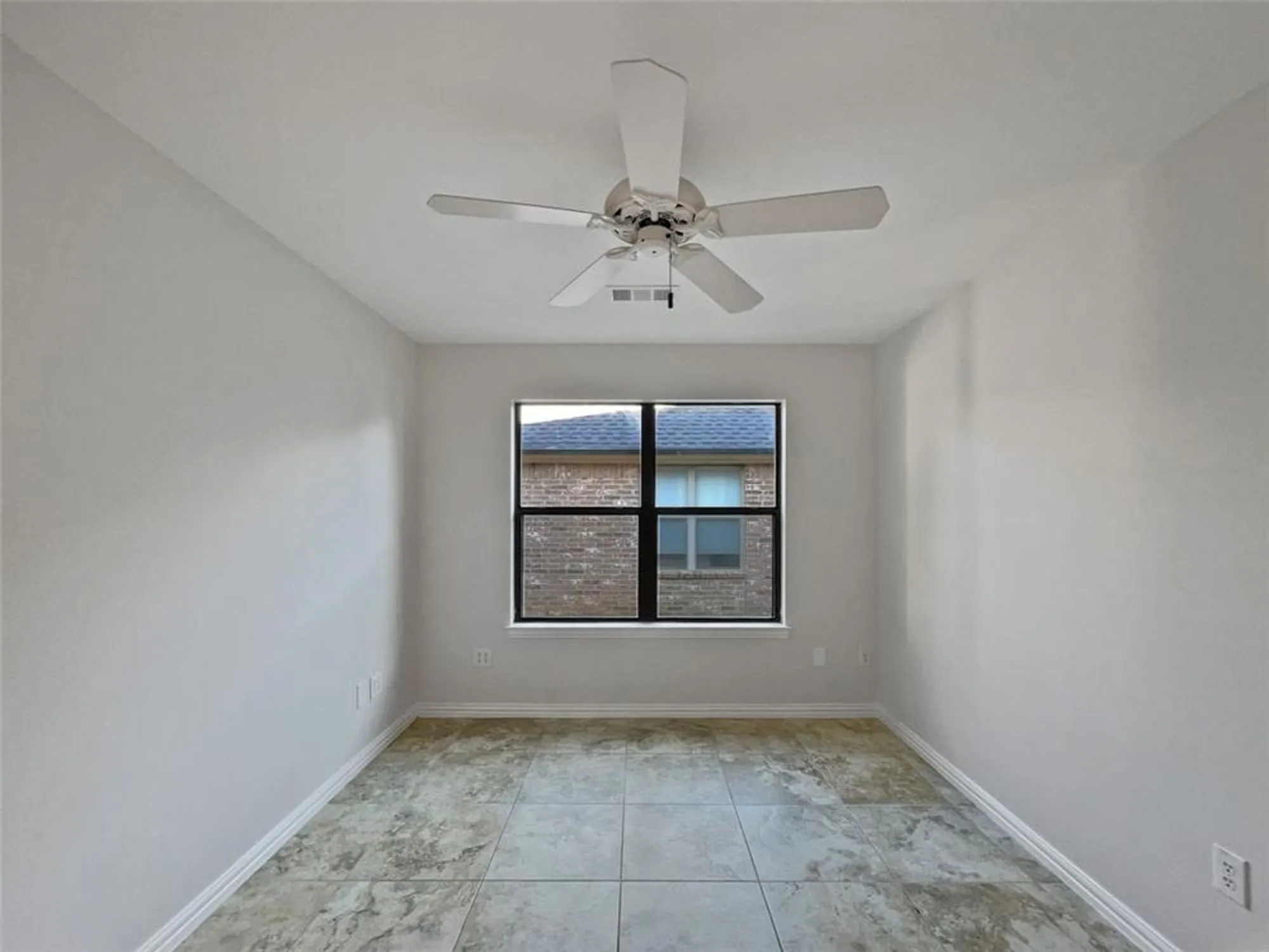 Property Slideshow image 13 of 20 | 11308 southerland dr, Denton, TX, 76207