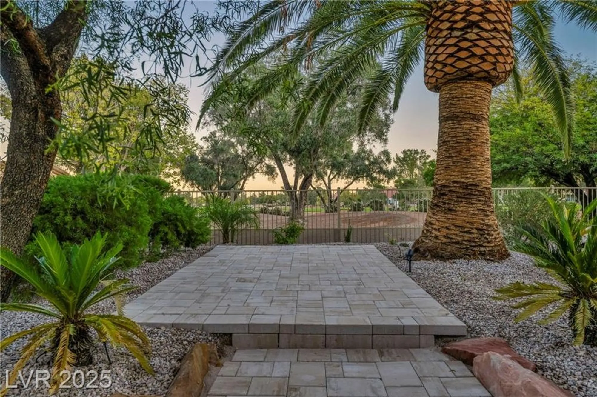 Property Slideshow image 52 of 70 | 2920 crown ridge dr, Las Vegas, NV, 89134
