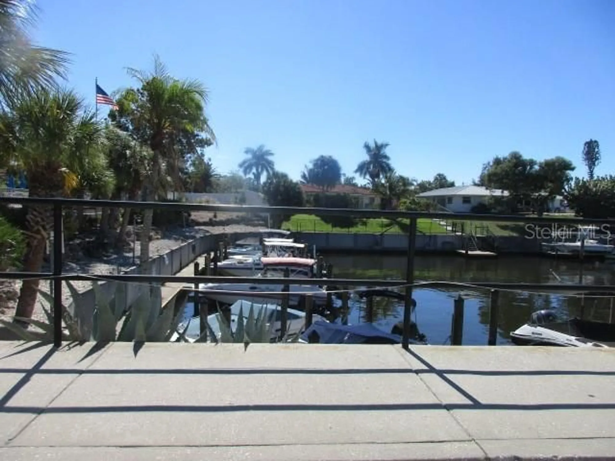 Property Slideshow image 16 of 17 | 5571 riverbluff cir # v1, Sarasota, FL, 34231