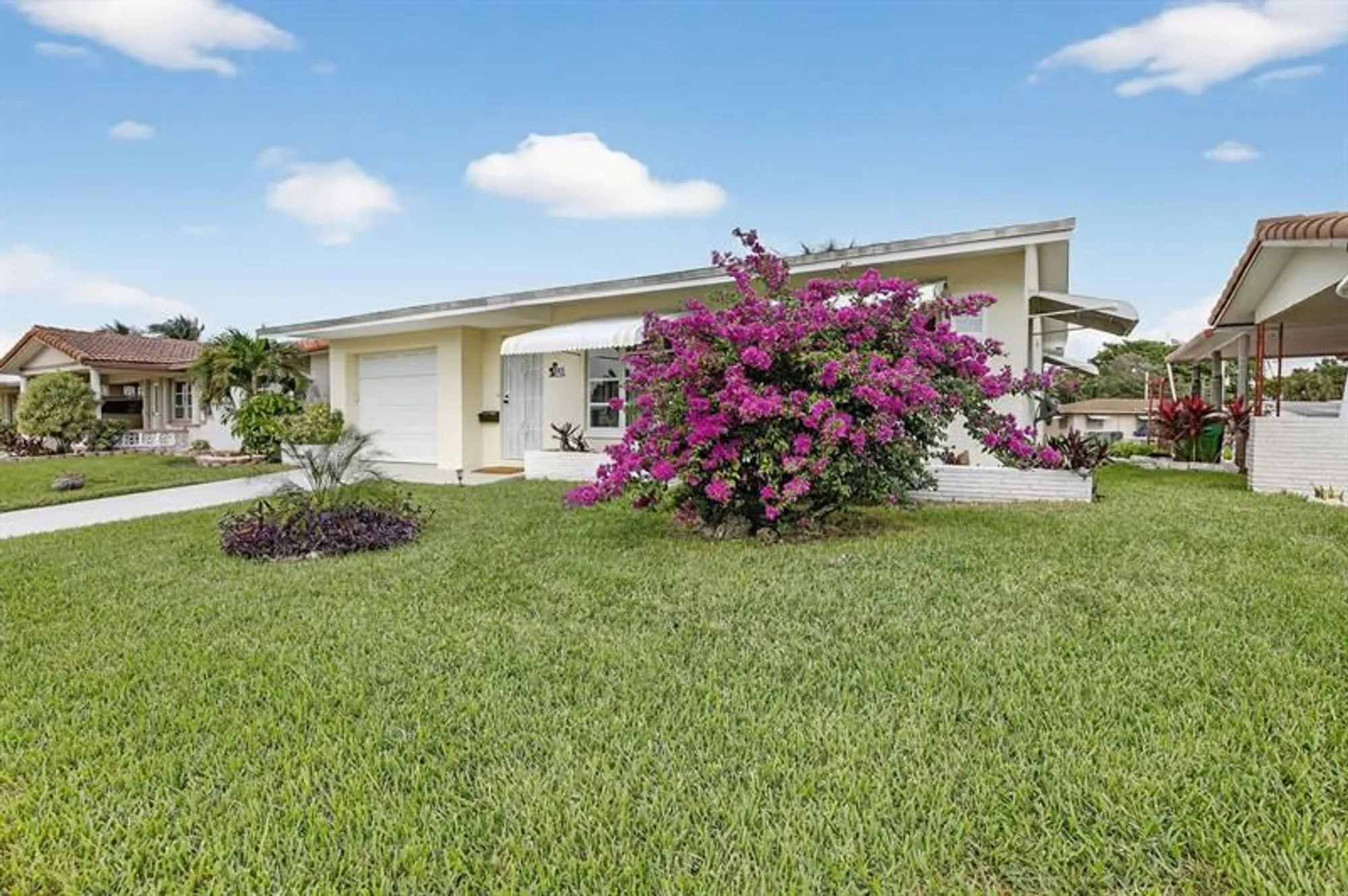 Property Slideshow image 4 of 51 | 4305 nw 49th dr, Tamarac, FL, 33319