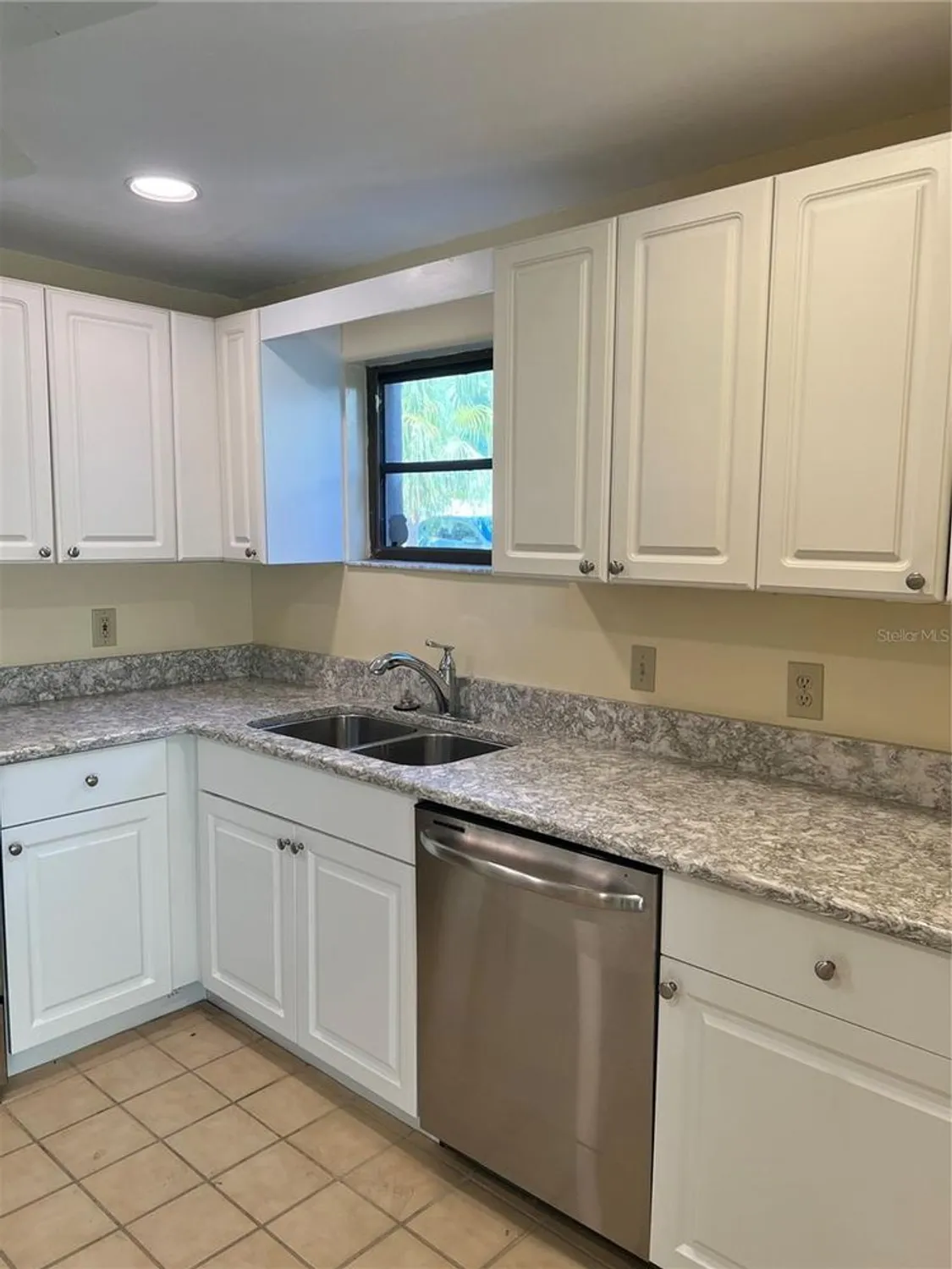 Property Slideshow image 6 of 25 | 6038 red maple rd 1003, Bradenton, FL, 34210