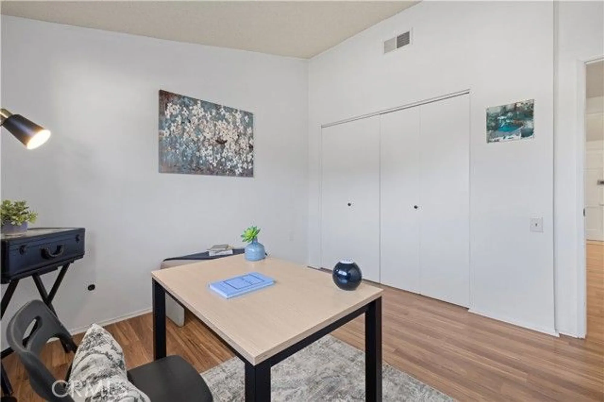 Property Slideshow image 14 of 30 | 19116 avenue of the oaks unit b, Newhall, CA, 91321