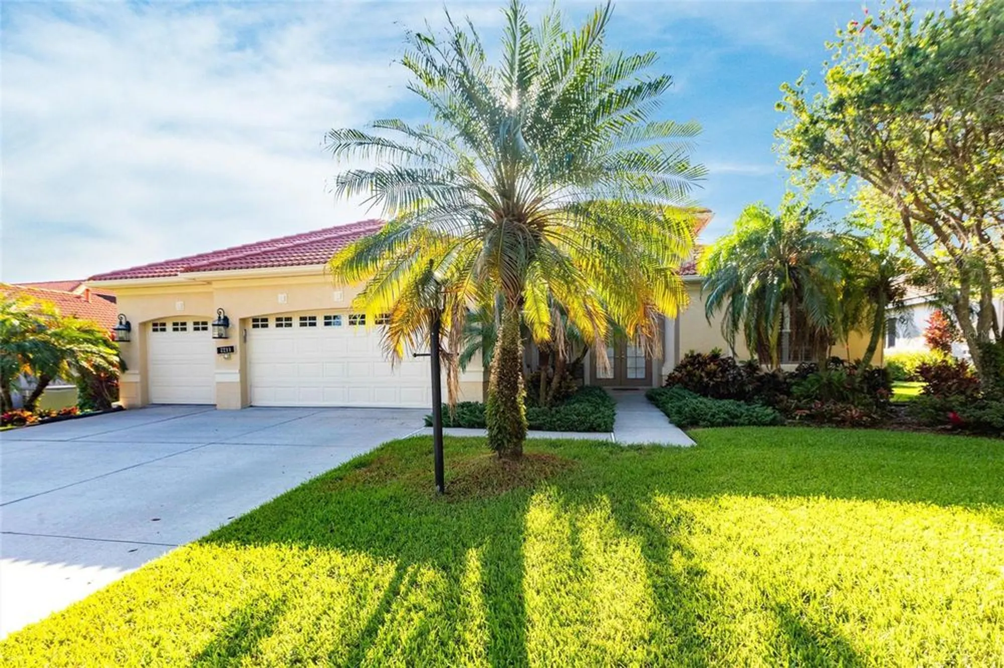 Property Slideshow image 1 of 51 | 7211 treymore ct, Sarasota, FL, 34243