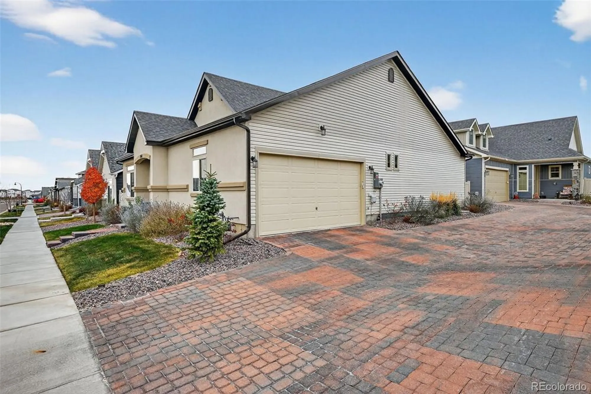 Property Slideshow image 4 of 49 | 5968 haster grv, Colorado Springs, CO, 80927