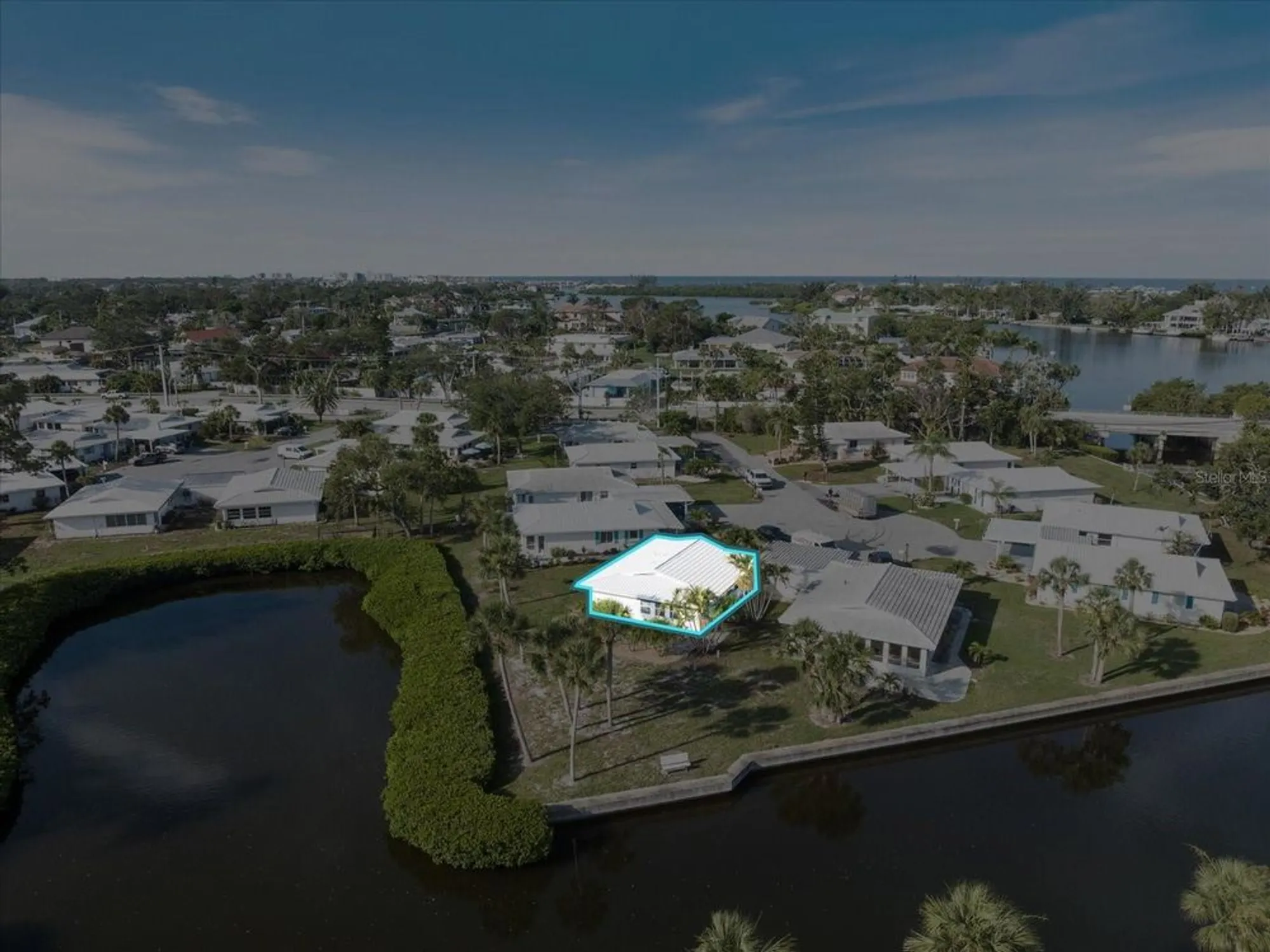 Property Slideshow image 5 of 47 | 107 clipper way # 107, Nokomis, FL, 34275