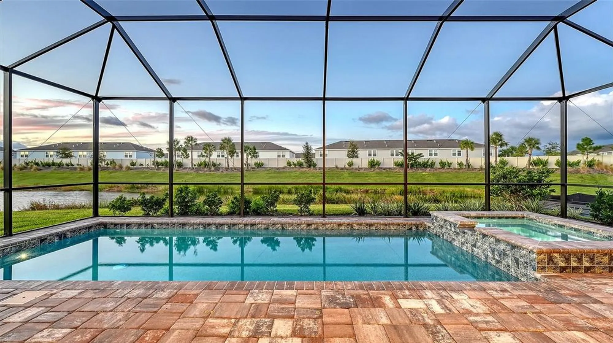 Property Slideshow image 48 of 90 | 16423 isola pl, Lakewood Ranch, FL, 34211