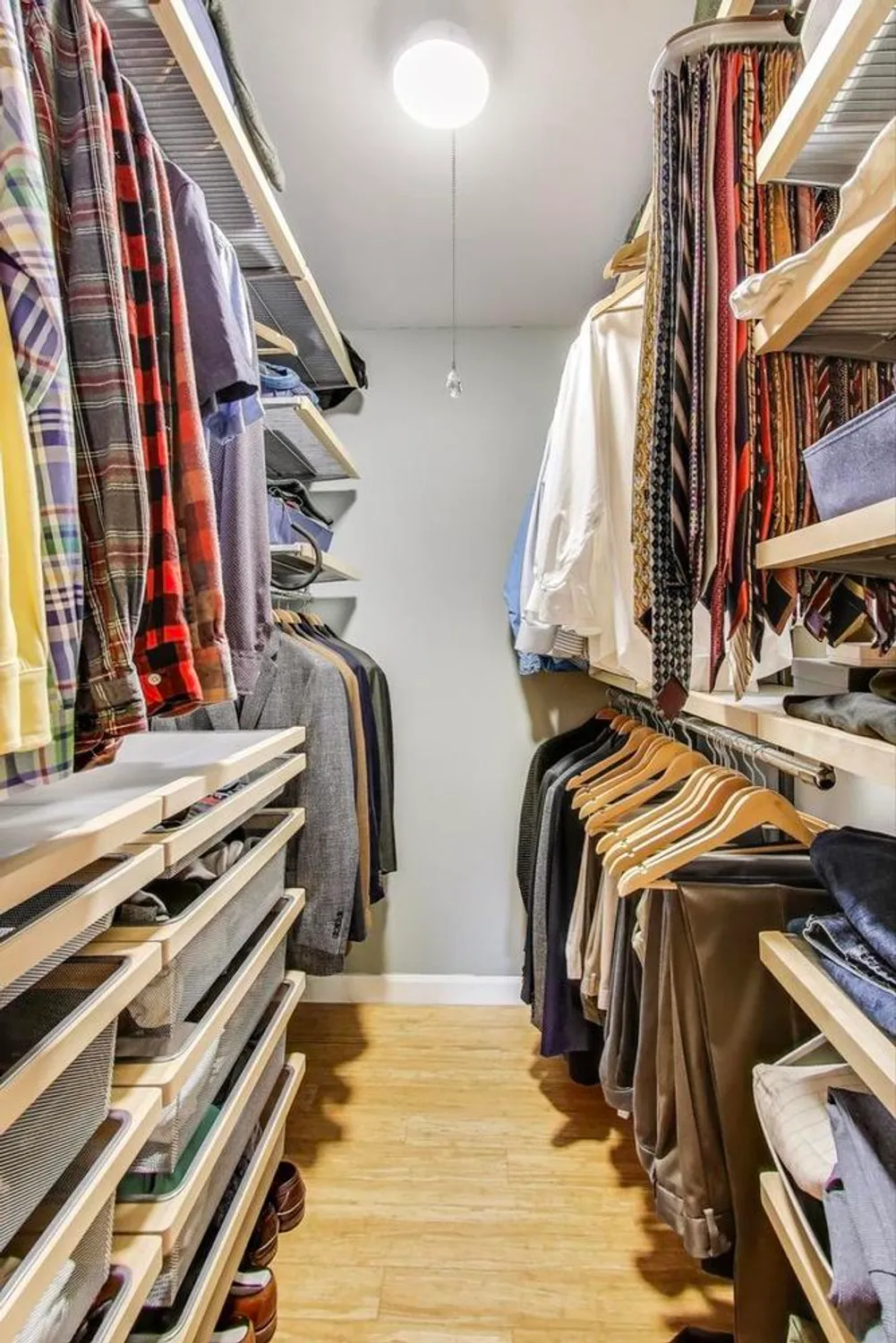 Property Slideshow image 11 of 24 | 220 thornhill ln d, Lake Barrington, IL, 60010