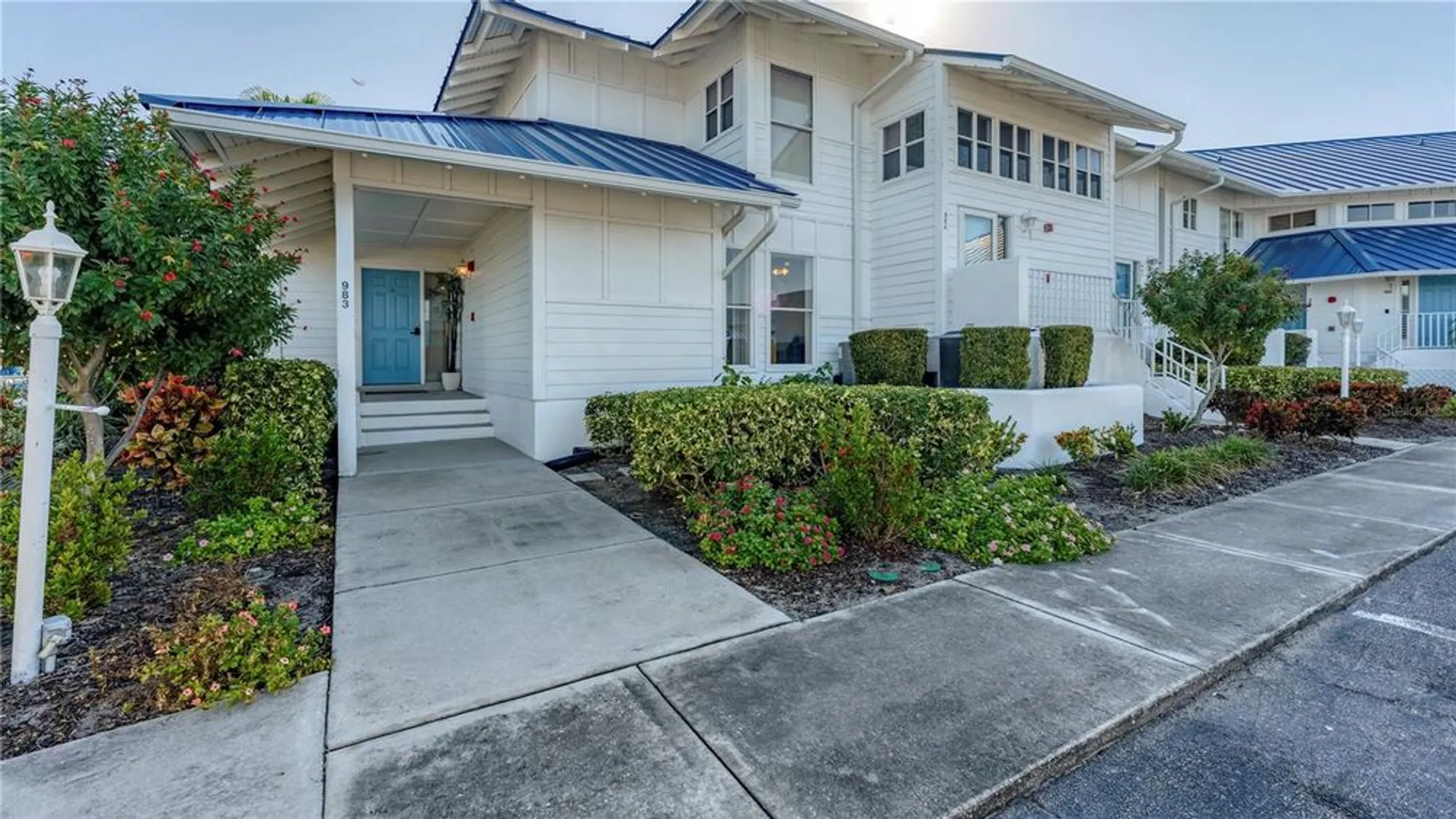 Property Slideshow image 3 of 54 | 983 sandpiper cir, Bradenton, FL, 34209