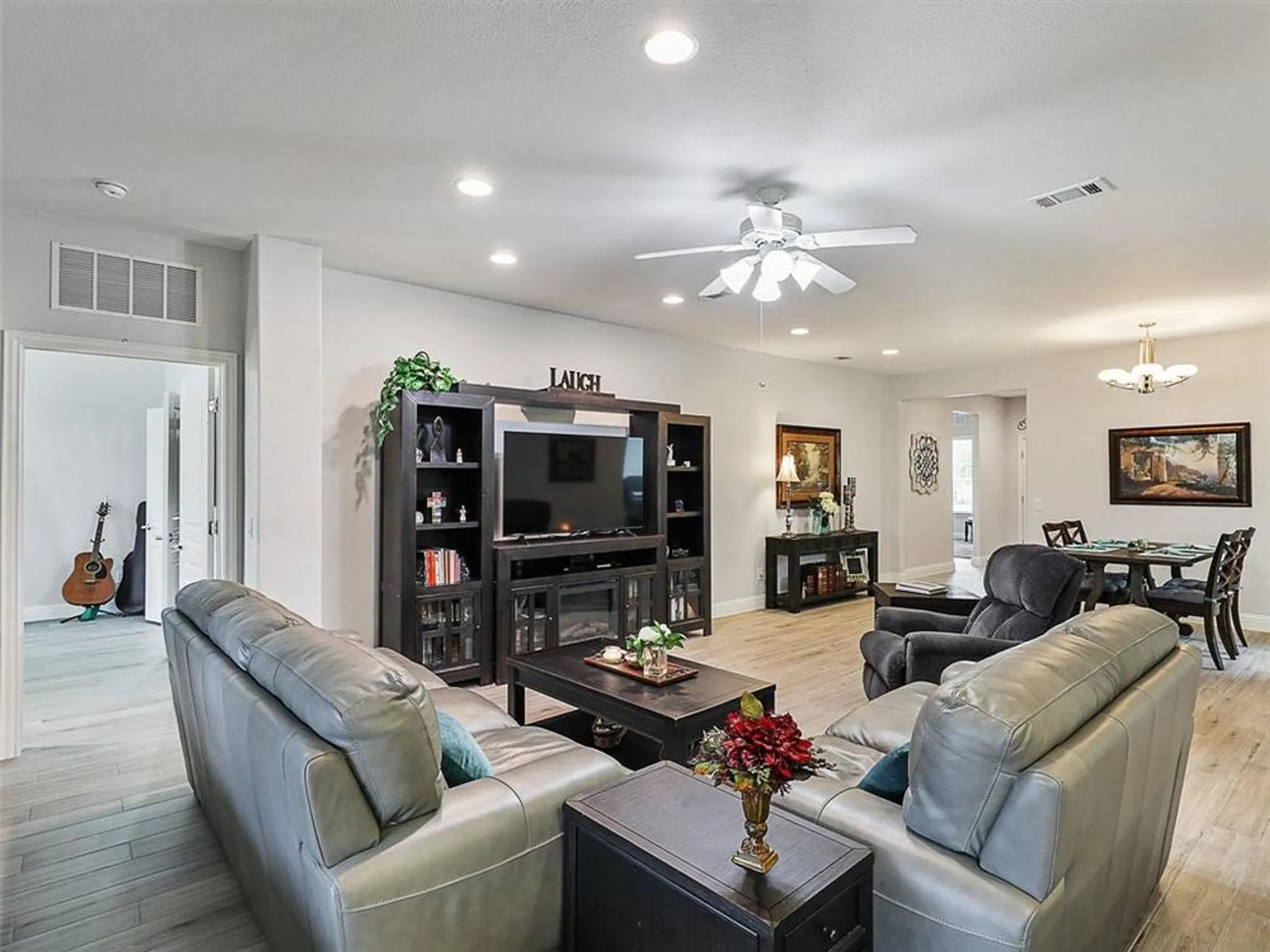 Property Slideshow image 14 of 37 | 6026 prairie bend ln, Frisco, TX, 75036