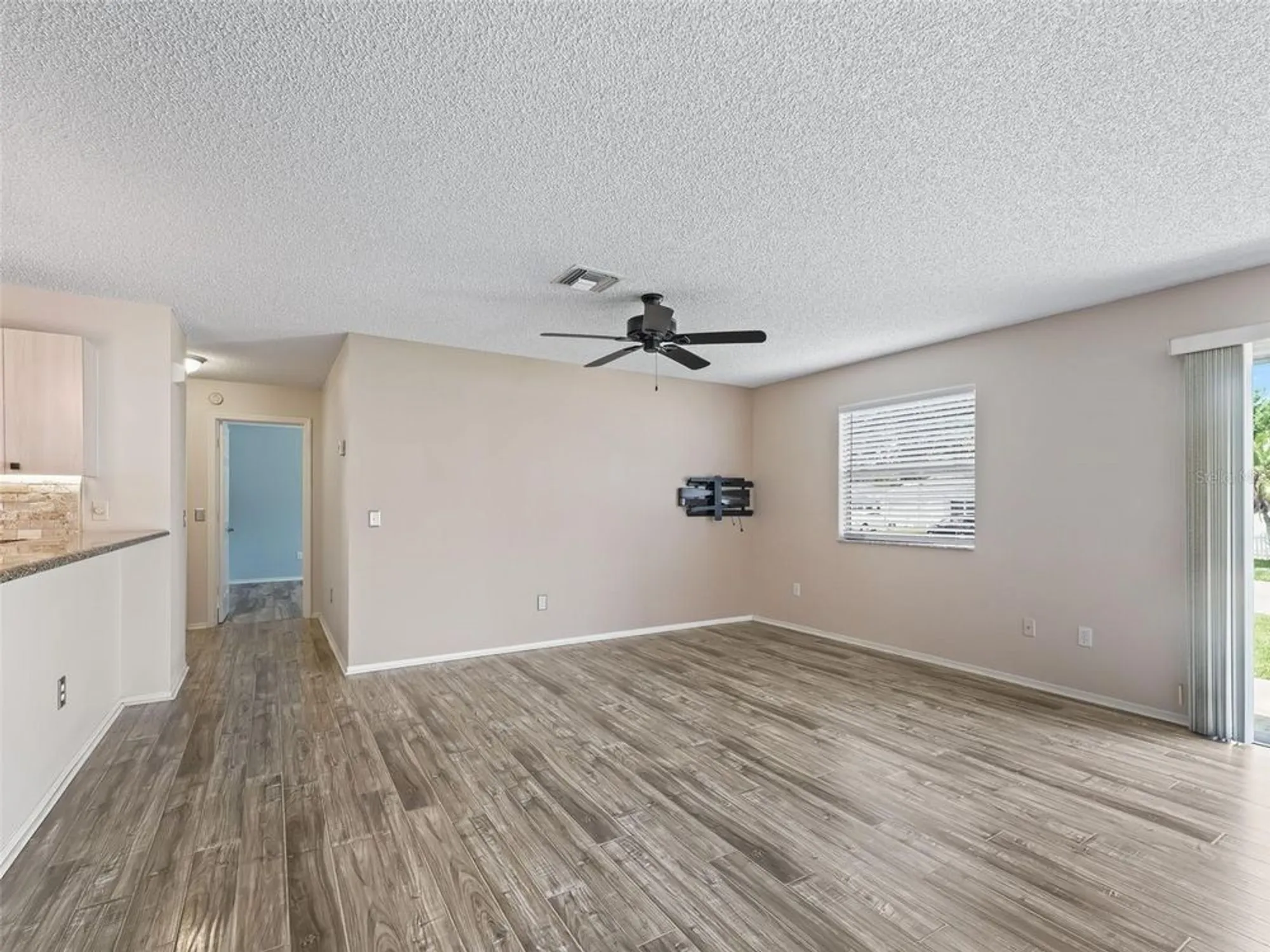 Property Slideshow image 8 of 25 | 220 estrada pl, The Villages, FL, 32159