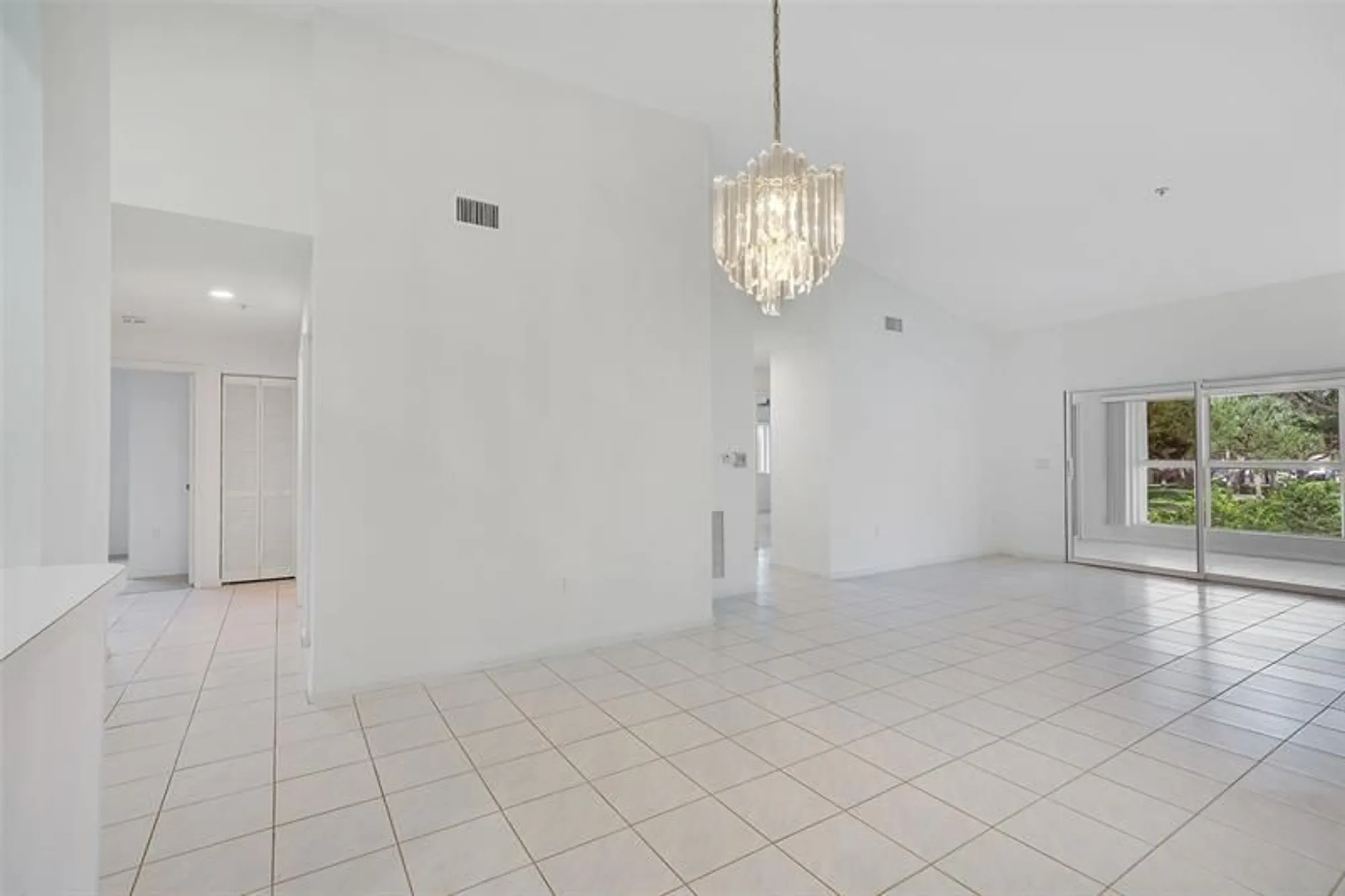 Property Slideshow image 14 of 36 | 5876 regal glen dr 201, Boynton Beach, FL, 33437