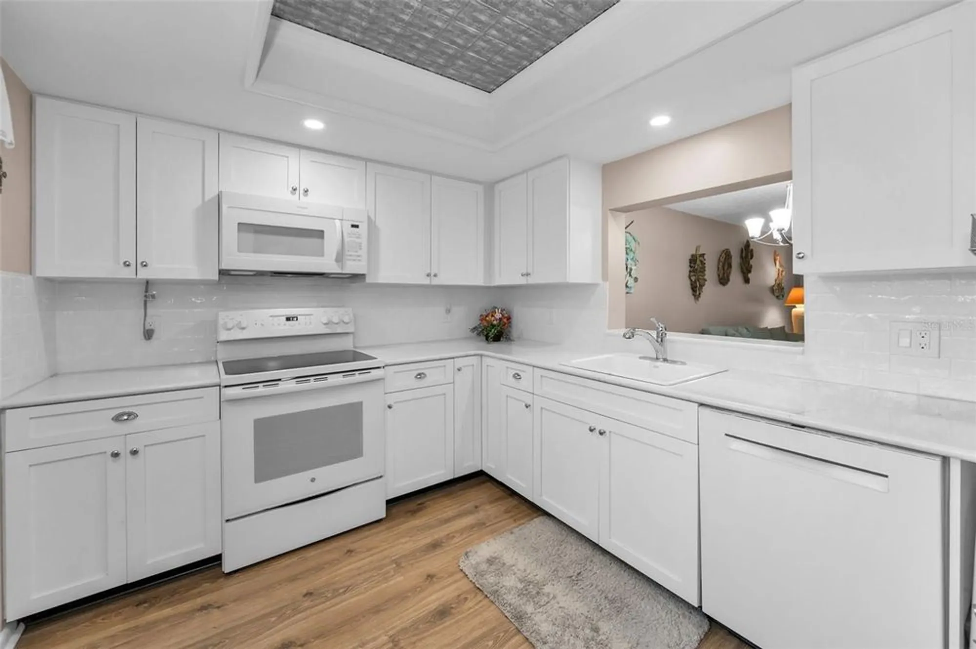 Property Slideshow image 9 of 57 | 3062 eastland blvd unit 402, Clearwater, FL, 33761