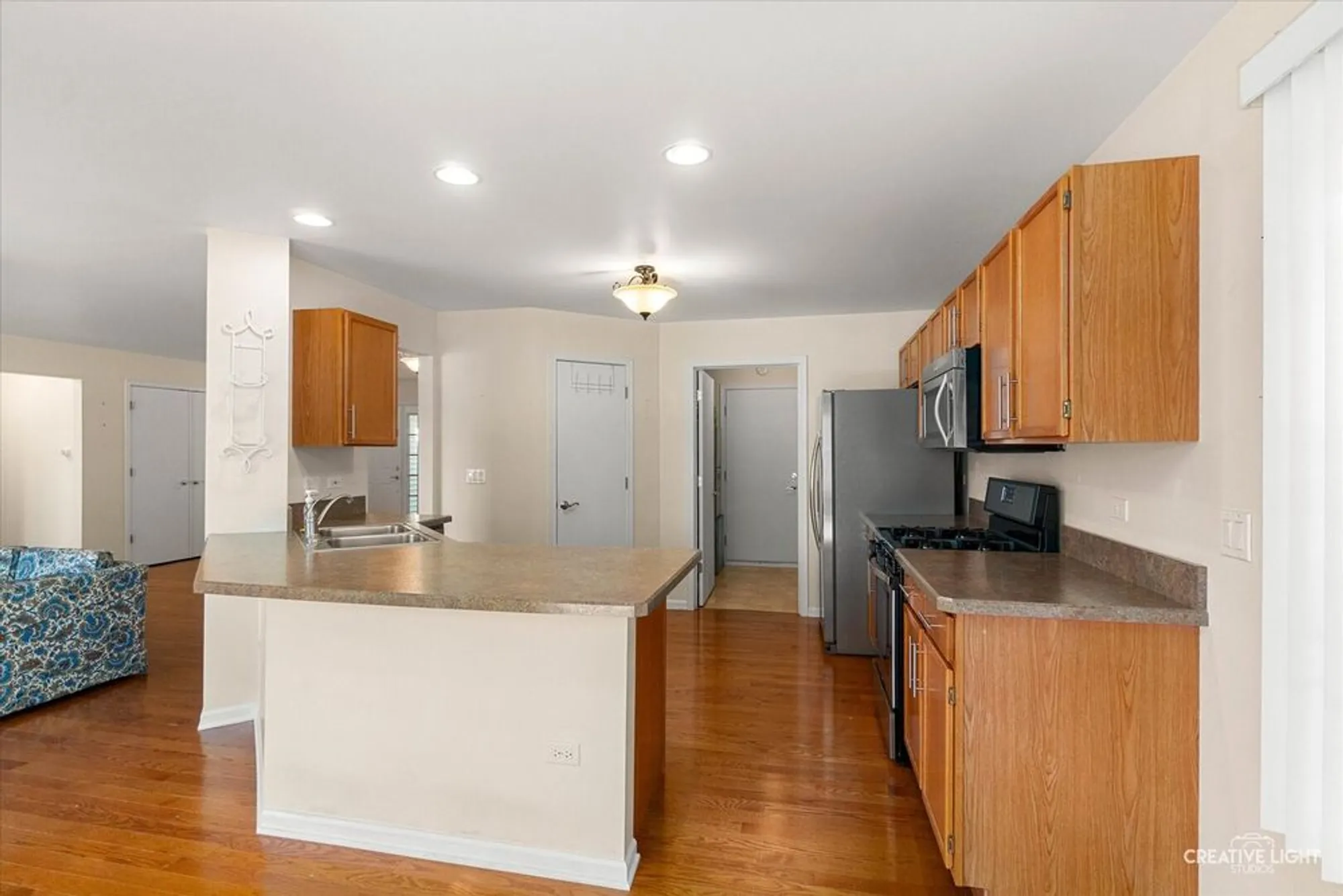 Property Slideshow image 13 of 22 | 505 parkland ct, Oswego, IL, 60543