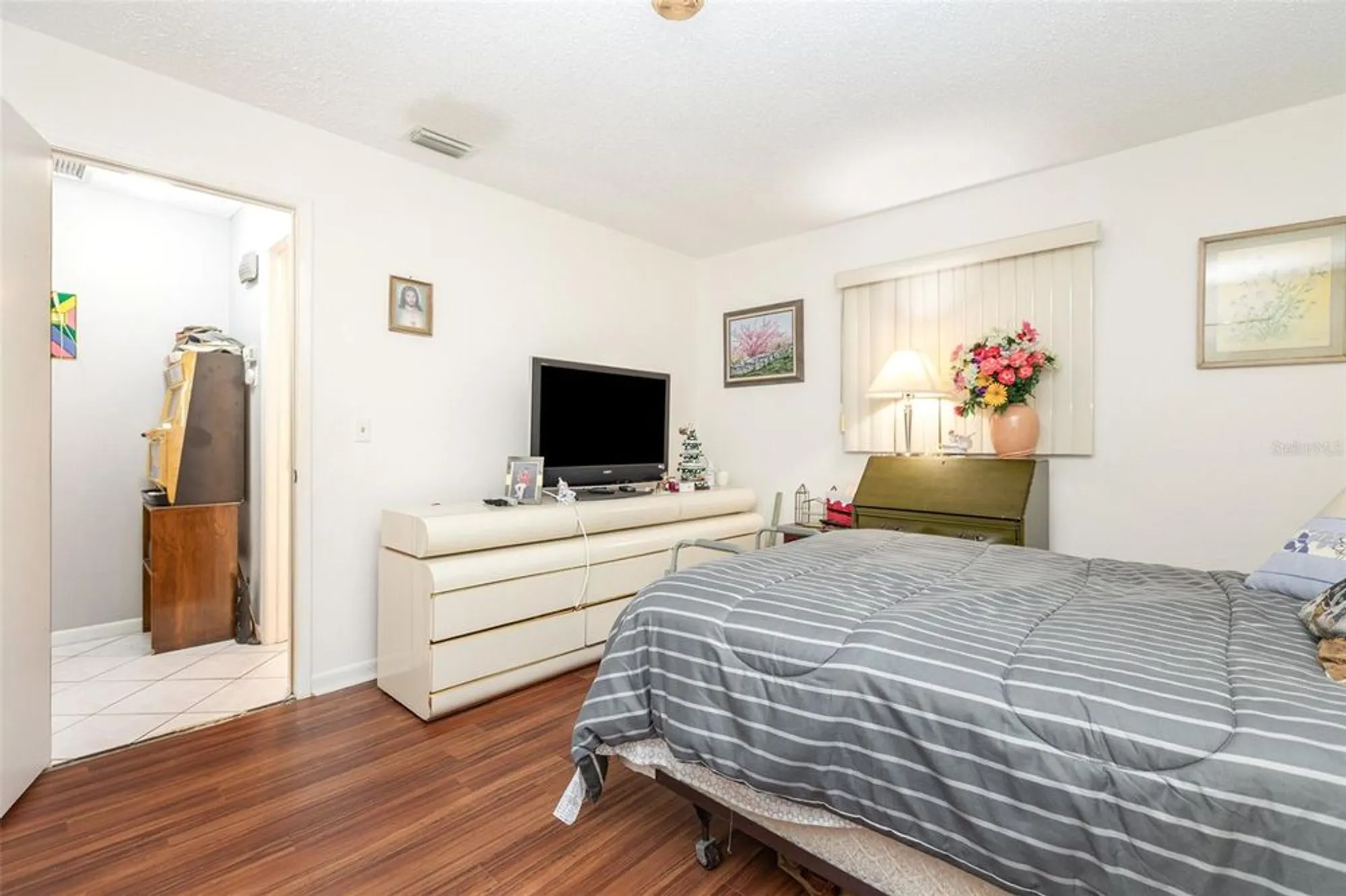 Property Slideshow image 23 of 48 | 305 cranston pl, Sun City Center, FL, 33573