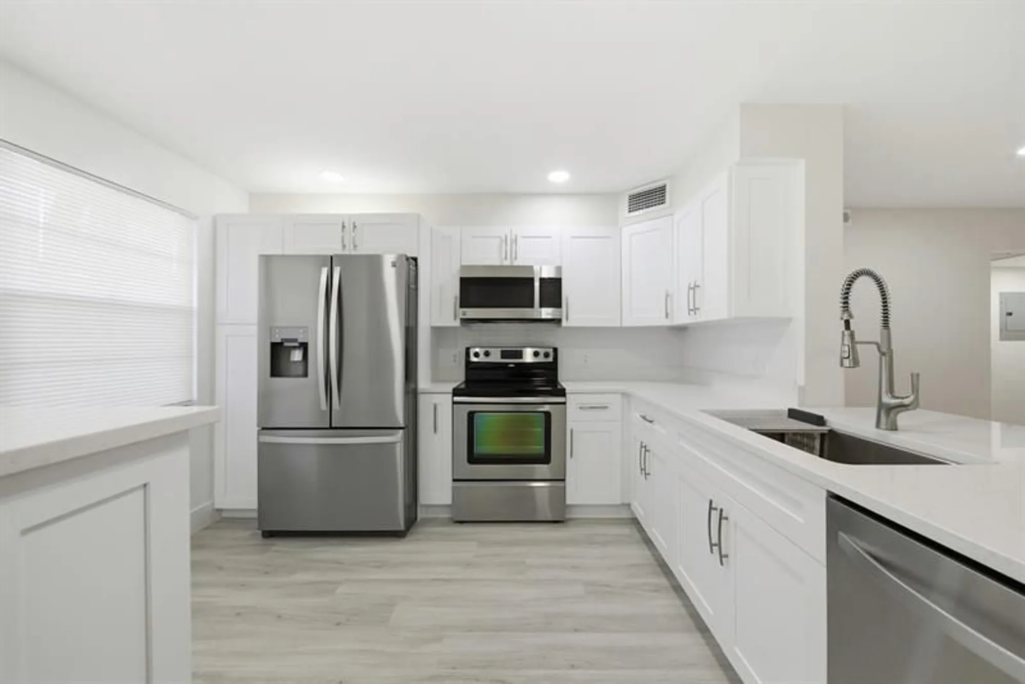 Property Slideshow image 9 of 25 | 2901 victoria cir apt b2, Coconut Creek, FL, 33066