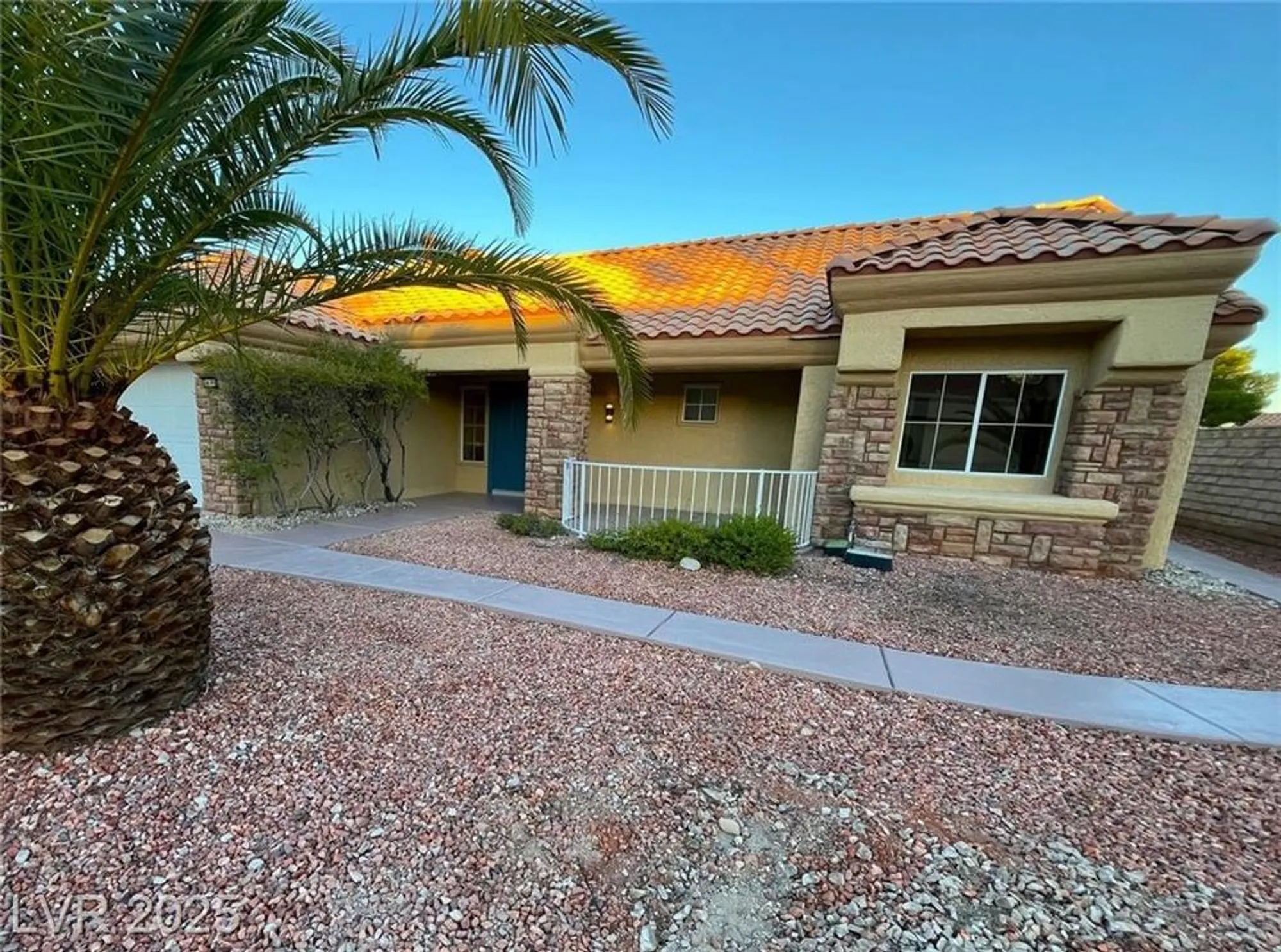 Property Slideshow image 2 of 39 | 2836 bluff point dr, Las Vegas, NV, 89134