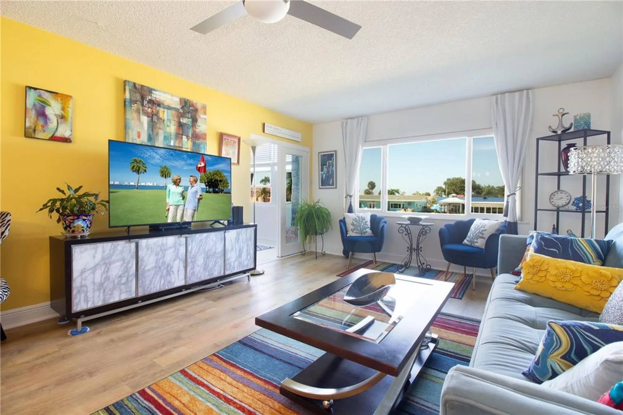 Property Slideshow image 4 of 31 | 4725 cove cir apt 207, Saint Petersburg, FL, 33708