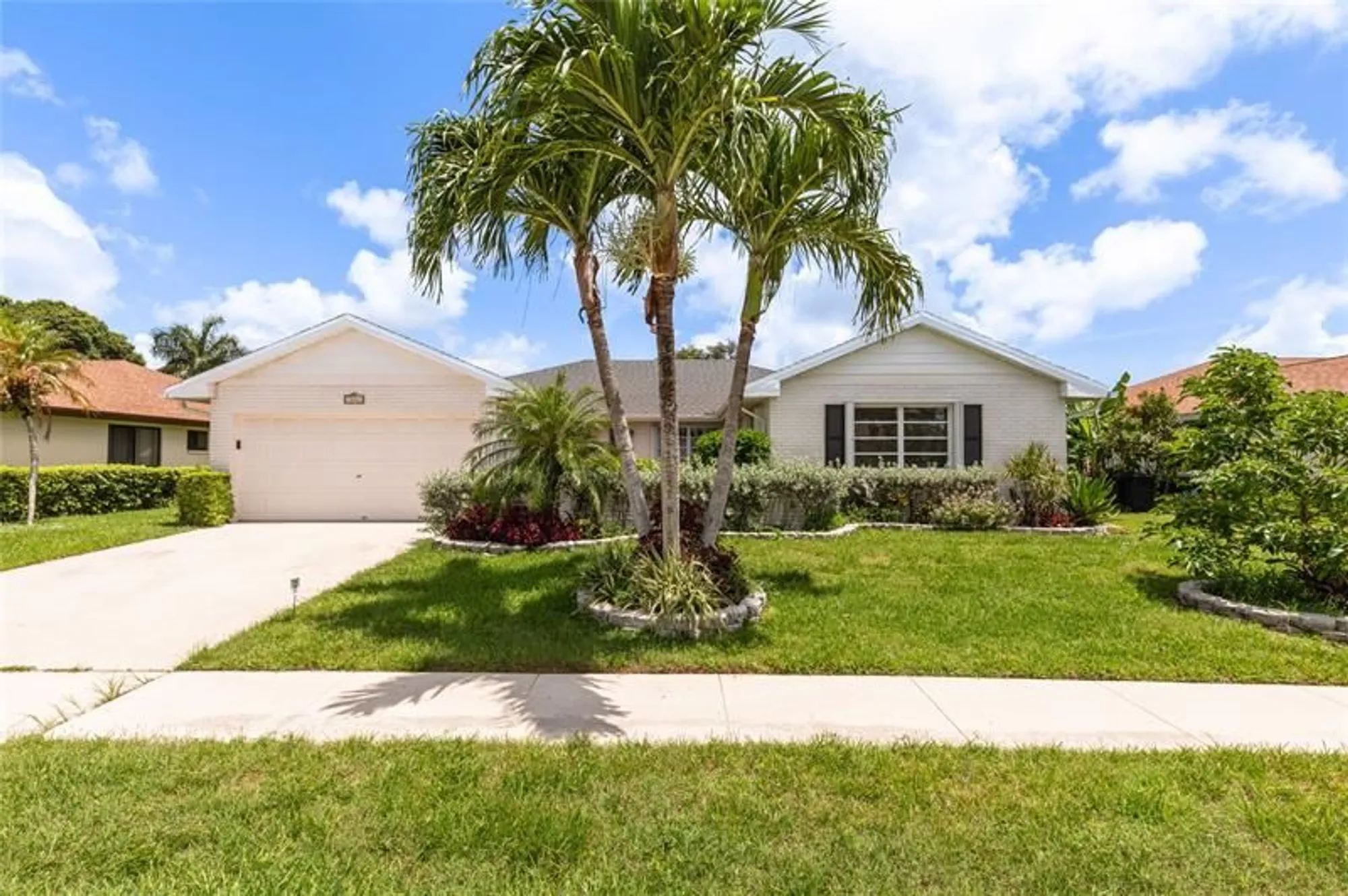 Property Slideshow image 4 of 23 | 10821 greentrail dr, Boynton Beach, FL, 33436