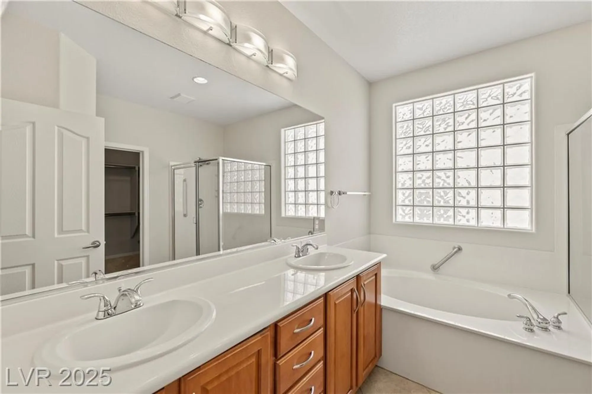 Property Slideshow image 19 of 31 | 2151 shadow canyon dr, Henderson, NV, 89044