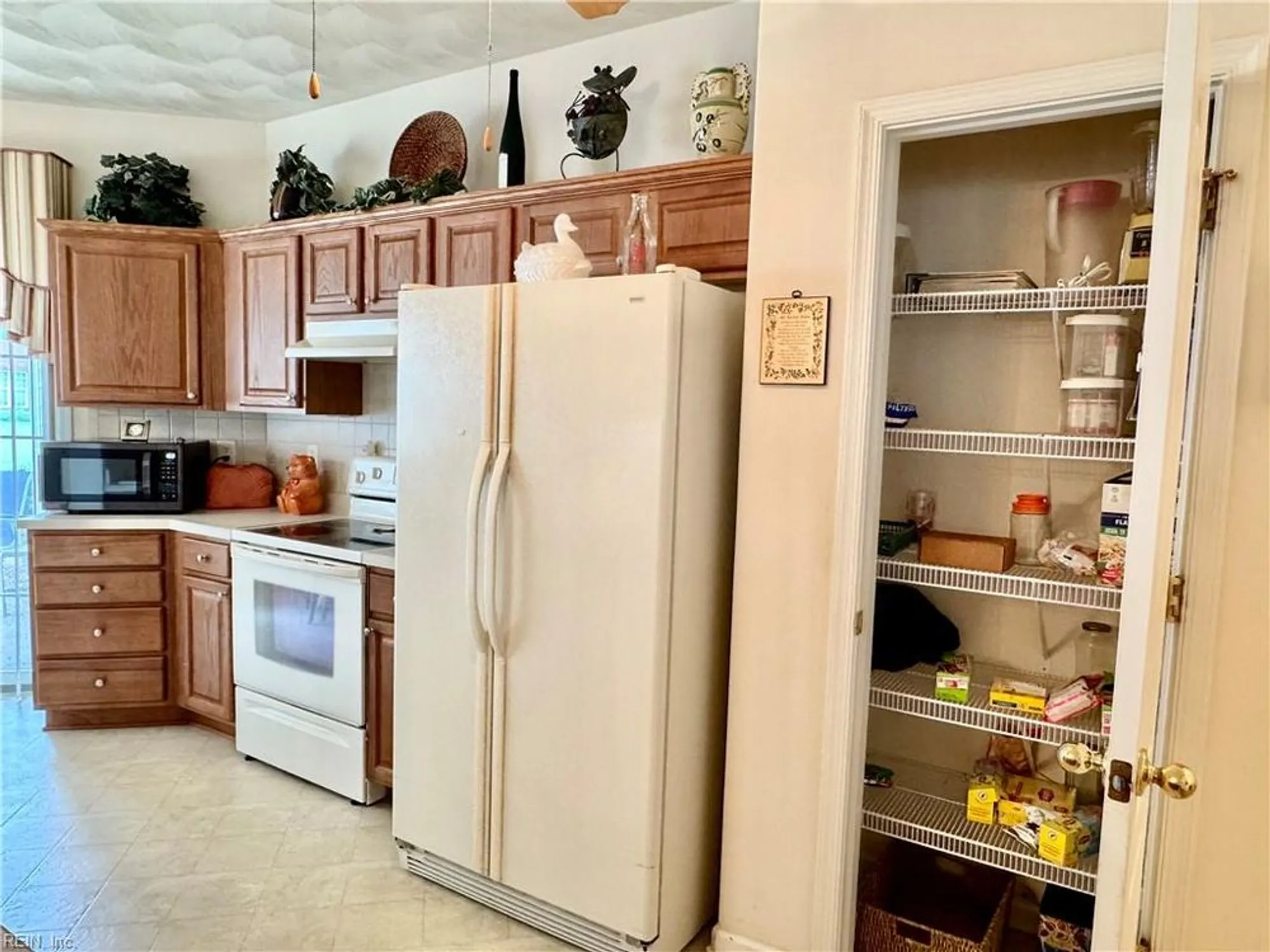 Property Slideshow image 11 of 37 | 2811 loveliness ct, Virginia Beach, VA, 23456