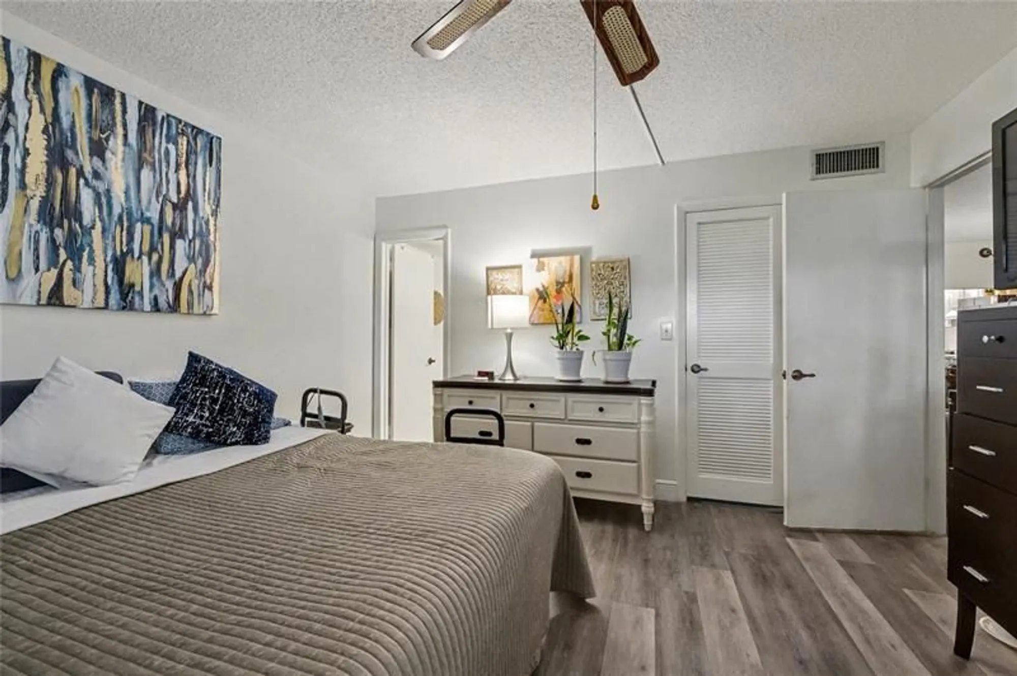 Property Slideshow image 12 of 55 | 9520 s hollybrook lake dr 103, Pembroke Pines, FL, 33025