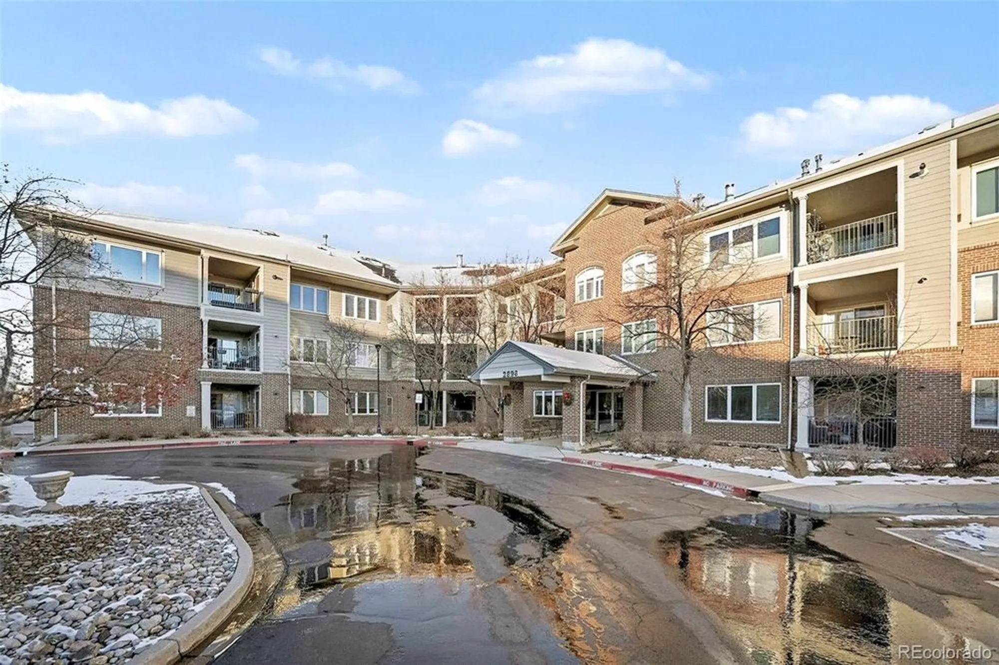 Property Slideshow image 2 of 25 | 2896 w riverwalk cir a105, Littleton, CO, 80123