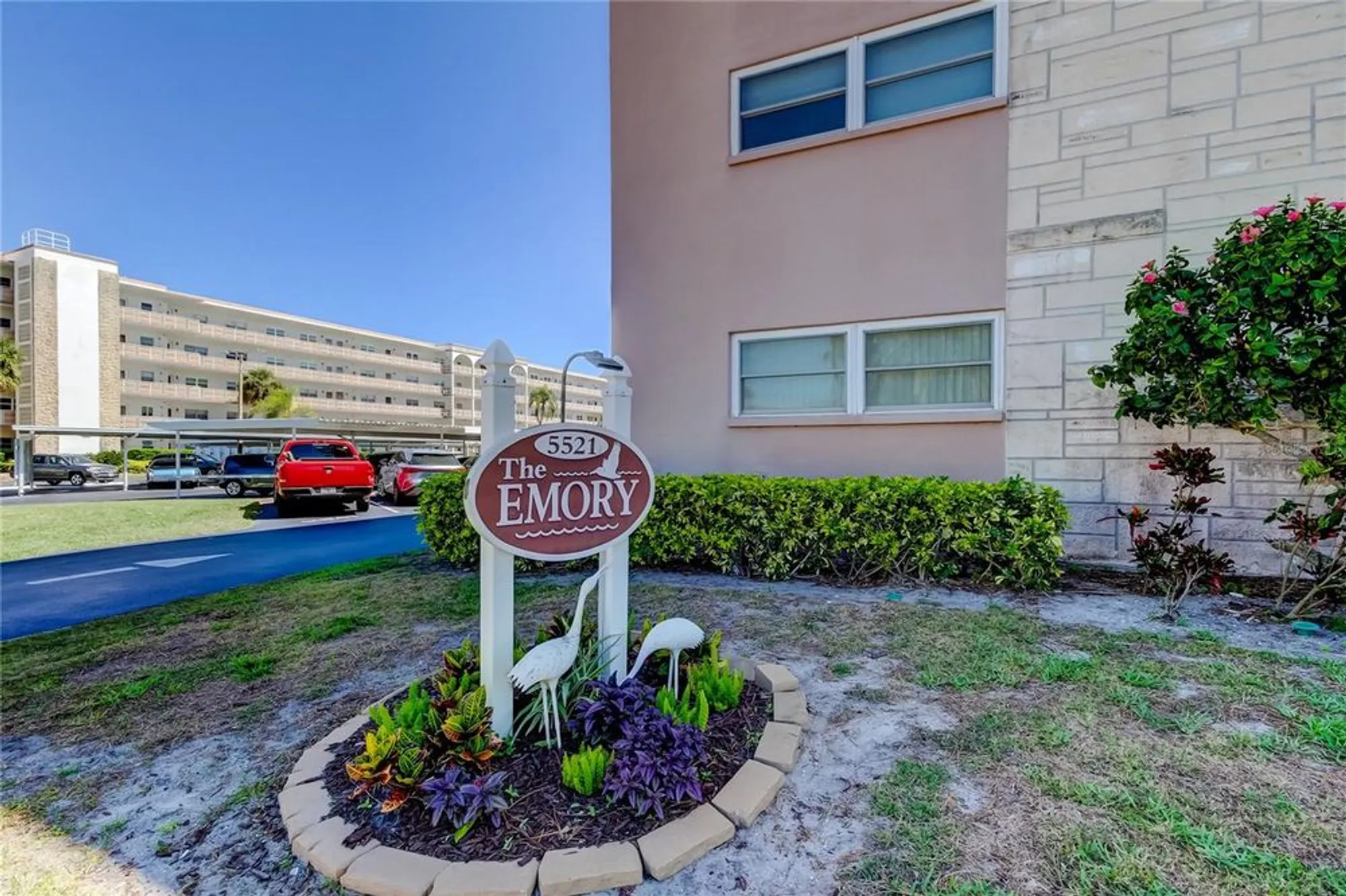 Property Slideshow image 3 of 50 | 5521 80th st n unit 315, Saint Petersburg, FL, 33709
