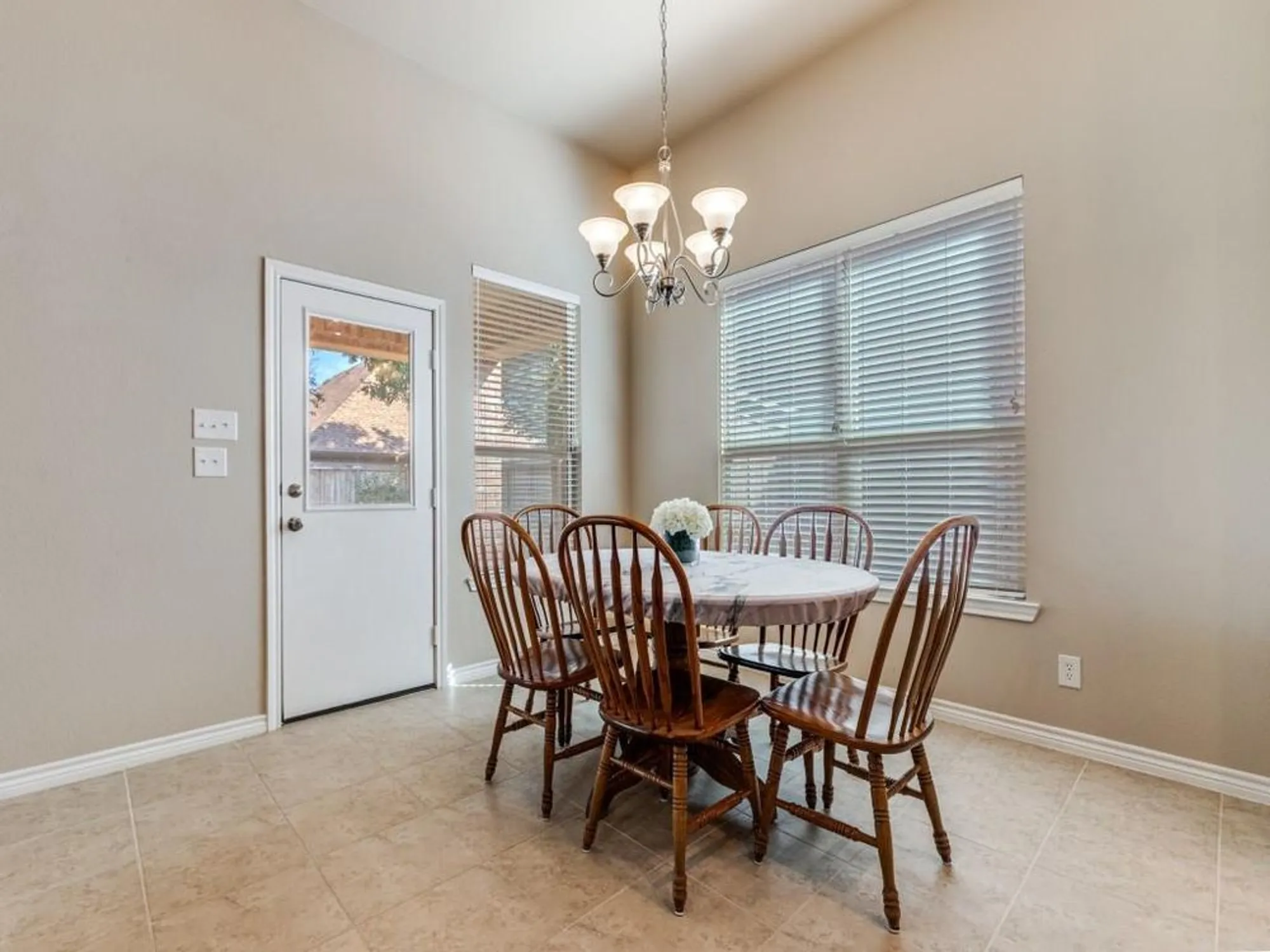 Property Slideshow image 6 of 32 | 1308 isabella ln, Savannah, TX, 76227