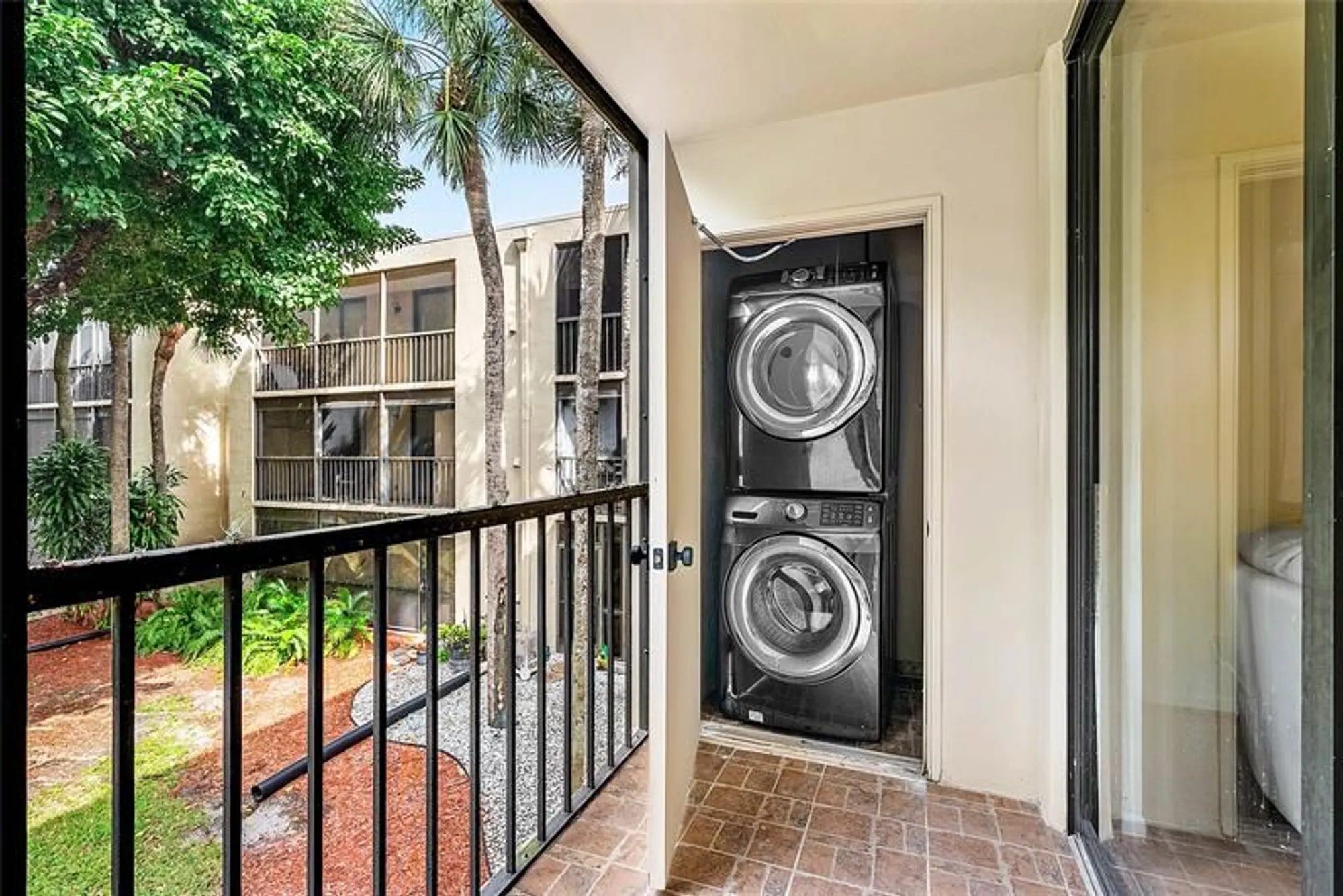Property Slideshow image 21 of 43 | 5280 las verdes cir 202, Delray Beach, FL, 33484