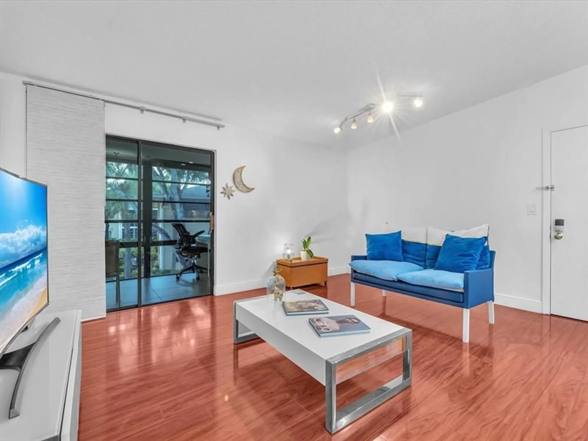 Property Slideshow image 10 of 39 | 7164 ashmont cir 204, Tamarac, FL, 33321