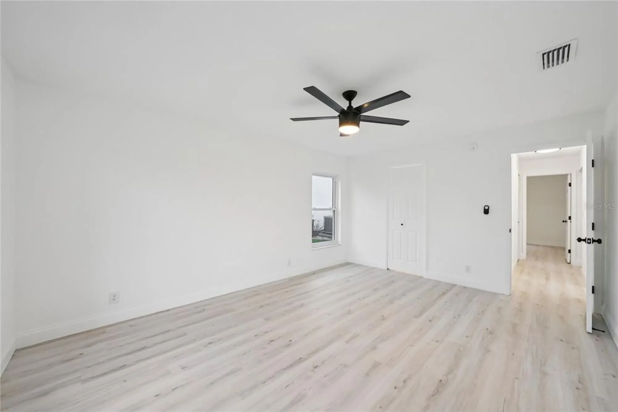 Property Slideshow image 14 of 58 | 9218 39th ln, Pinellas Park, FL, 33782