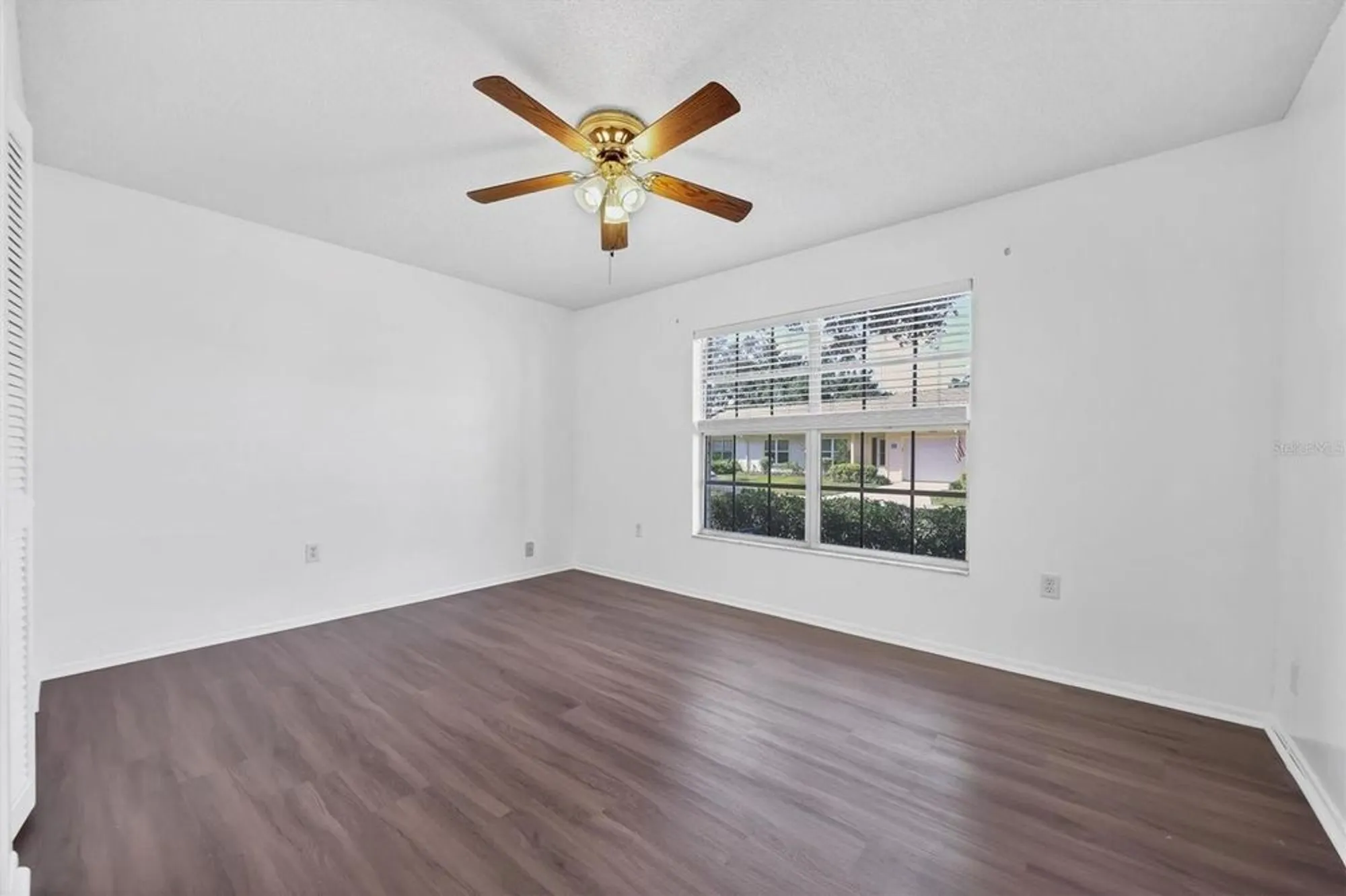 Property Slideshow image 26 of 44 | 4247 oakhurst cir 3033, Sarasota, FL, 34233