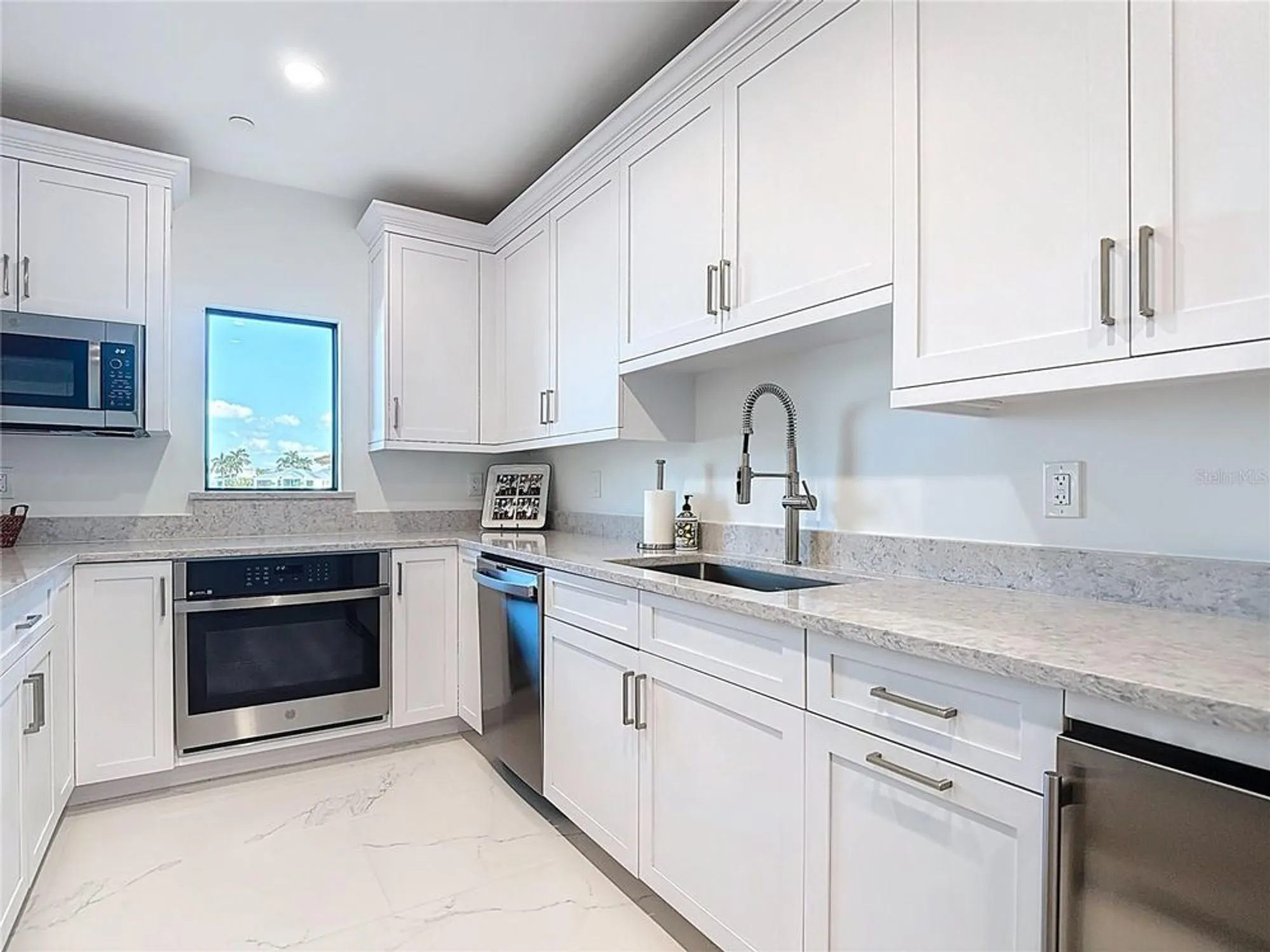 Property Slideshow image 12 of 54 | 3430 gulf shore blvd 3b, Naples, FL, 34103