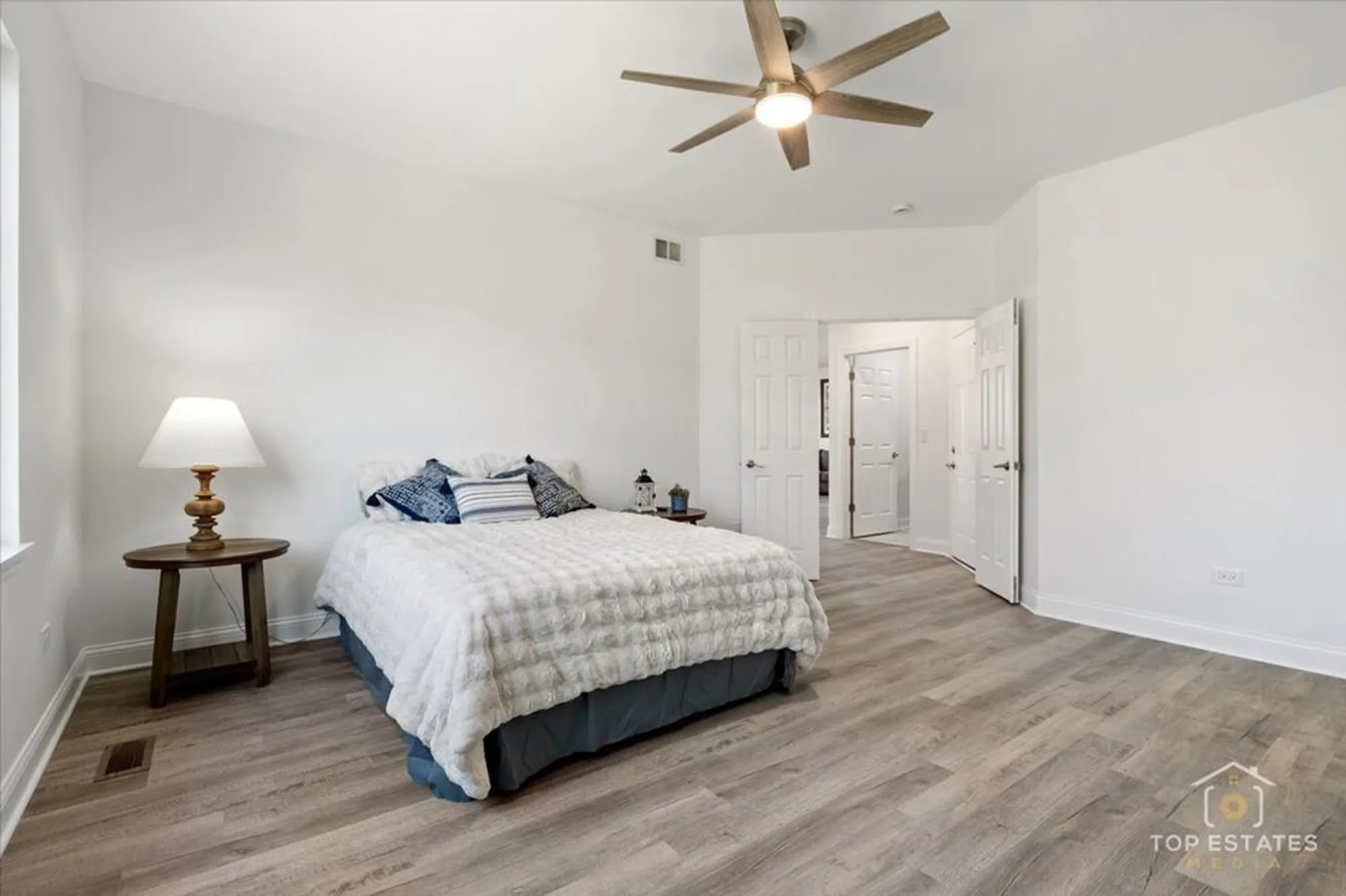 Property Slideshow image 15 of 28 | 13705 s redbud dr, Plainfield, IL, 60544