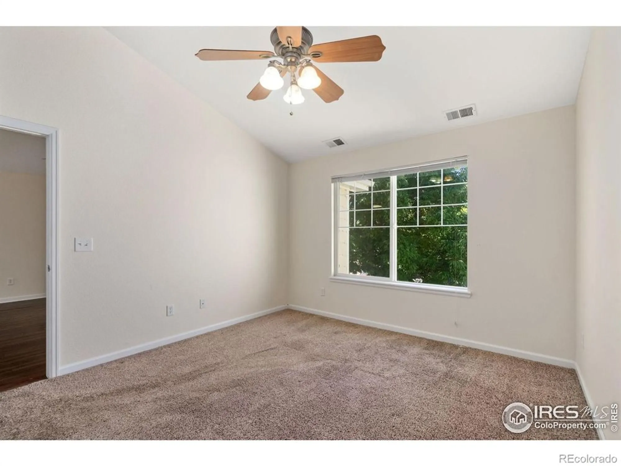 Property Slideshow image 12 of 19 | 4725 hahns peak dr unit 204, Loveland, CO, 80538